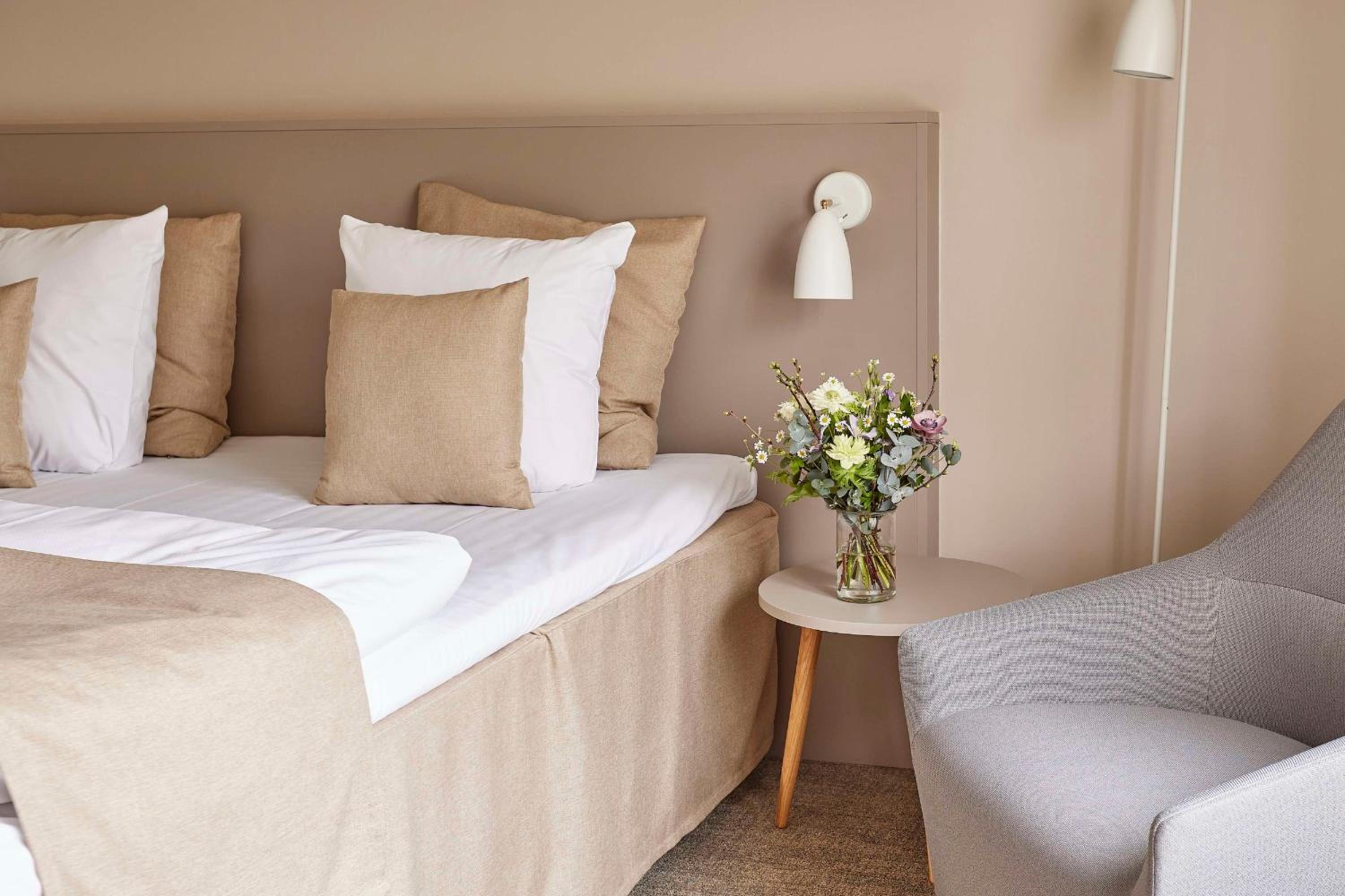 Junior Queen Suite - Photo 1
