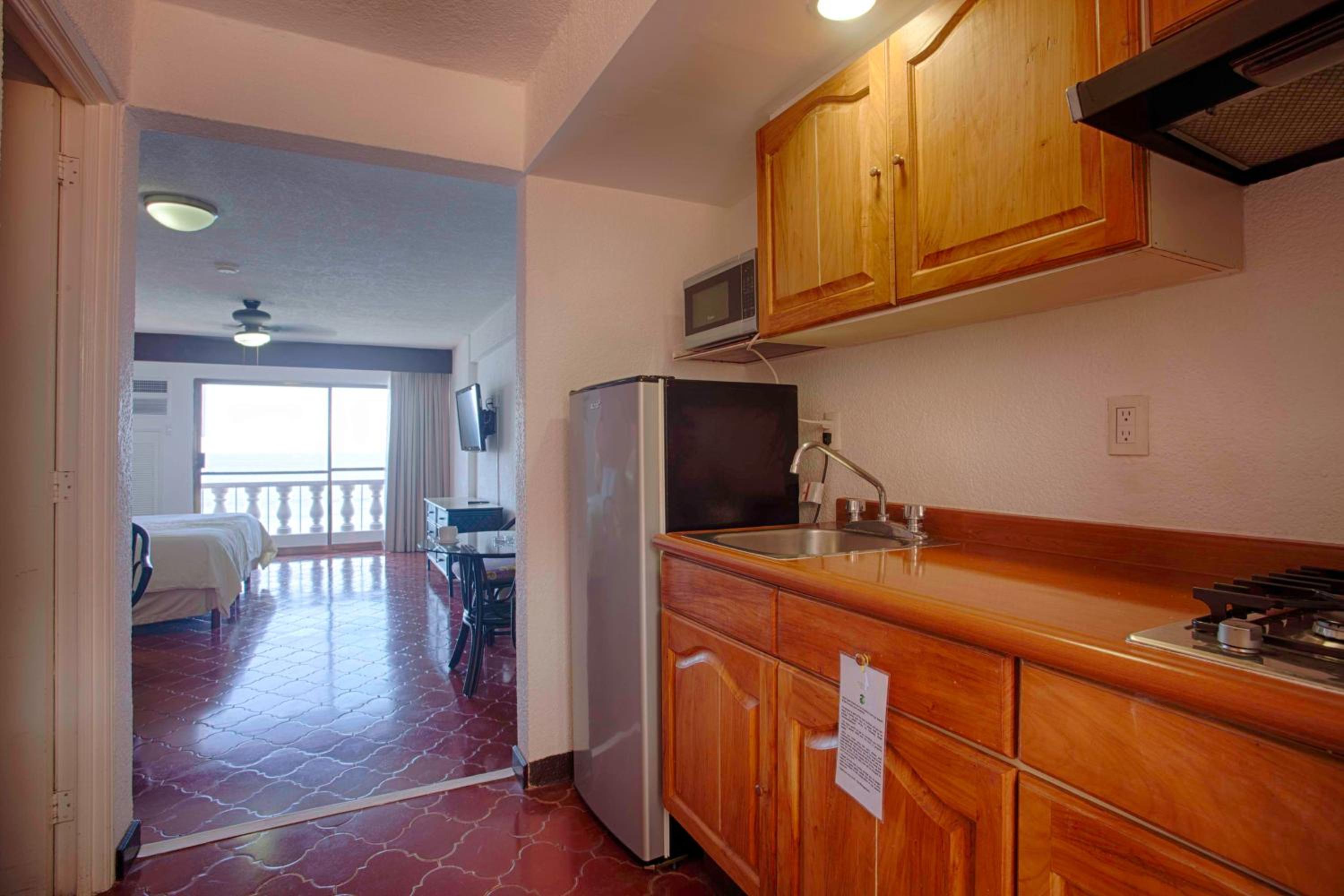 Deluxe 2 Queens Oceanfront - Photo 2