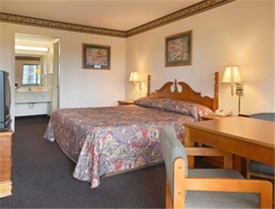 King Room - Non-Smoking photo 1