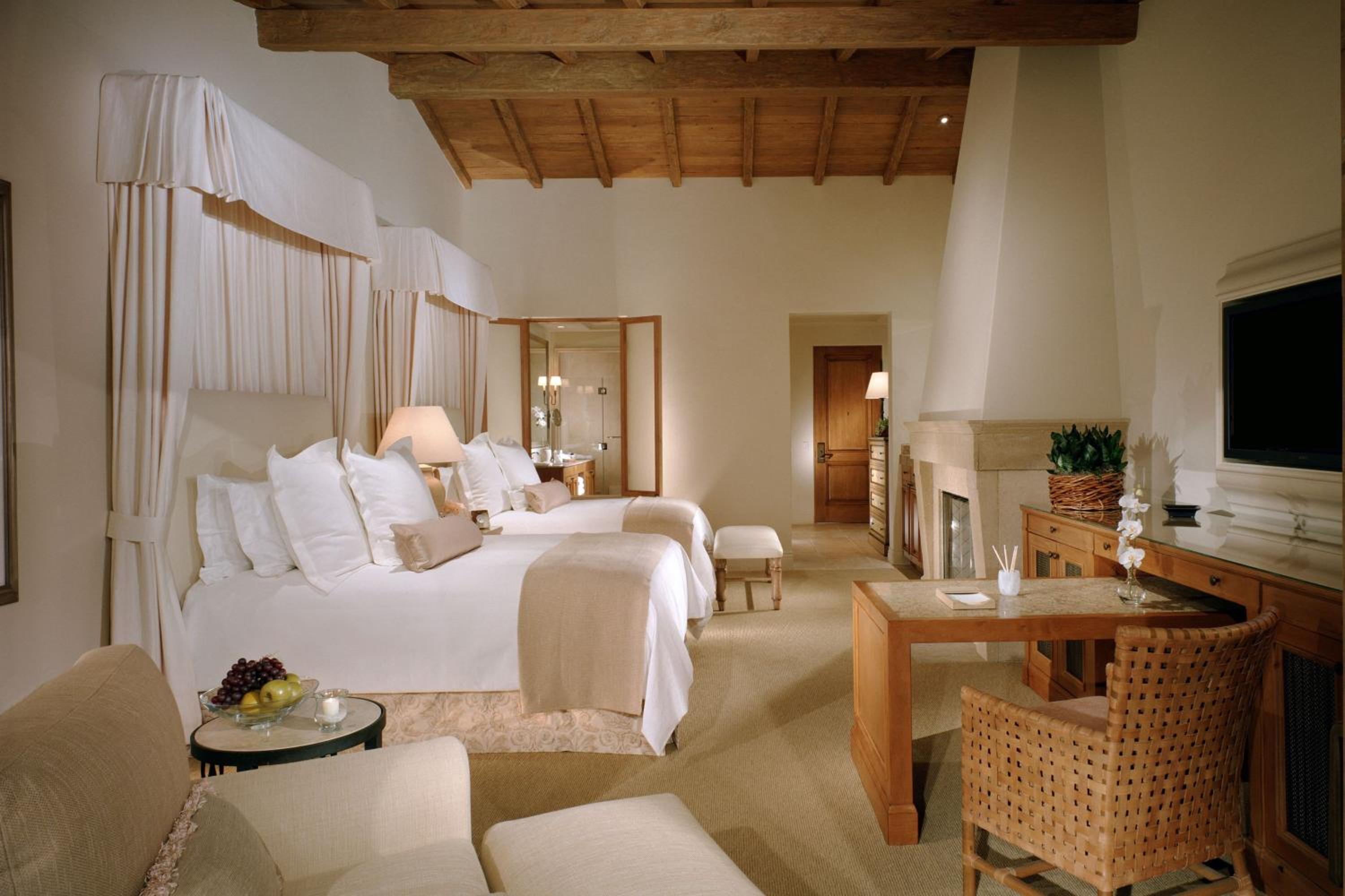 Bungalow with Two Queen Beds and Balcony - Garden View photo 1