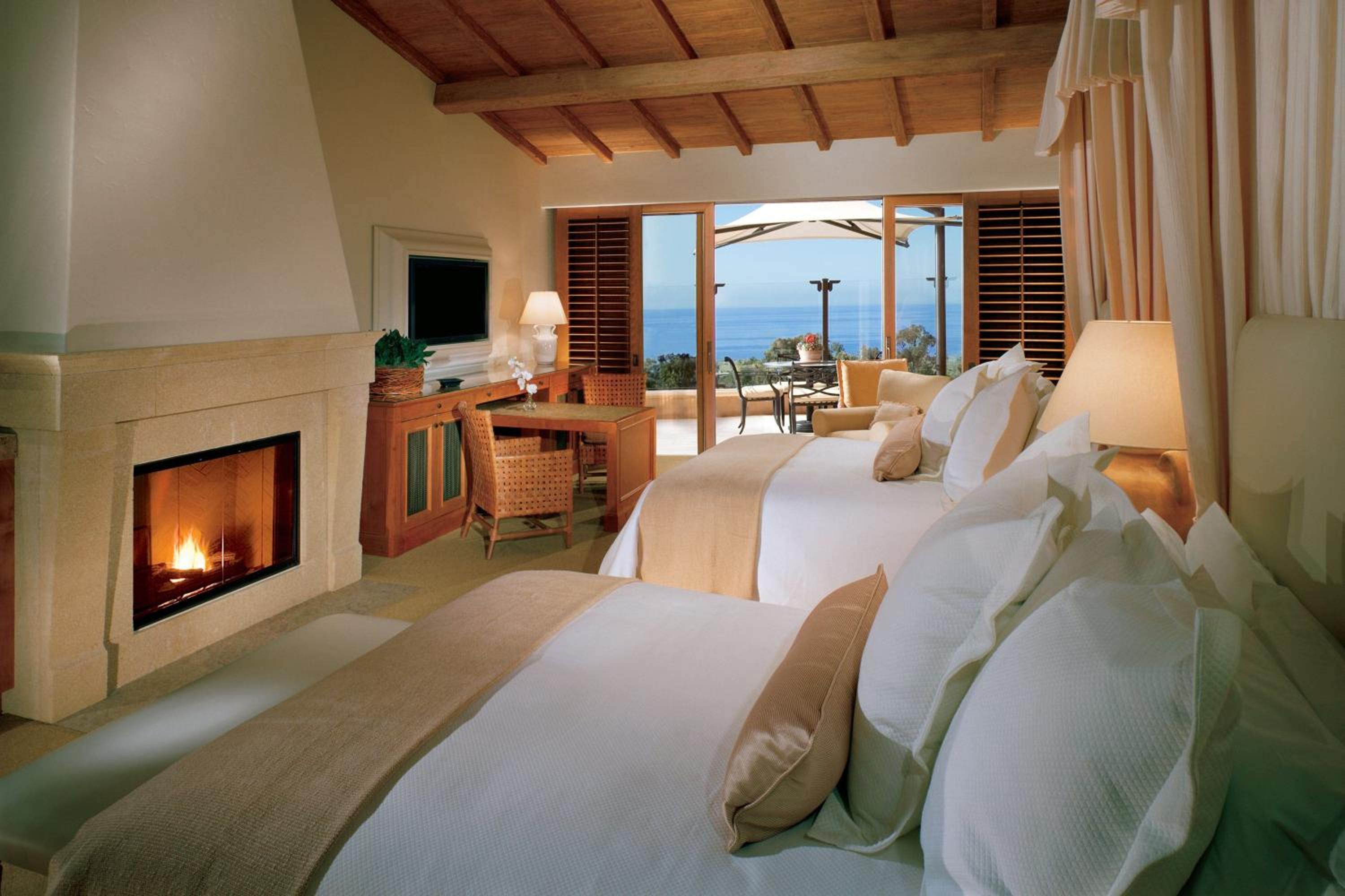 Premium Queen Bungalow with Balcony and Ocean View photo 1
