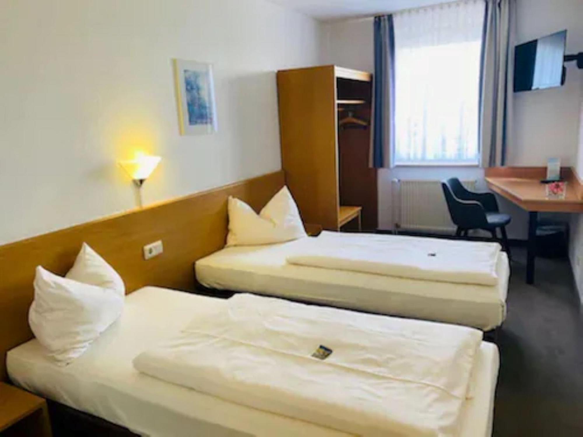 Standard Twin Room - Photo 5