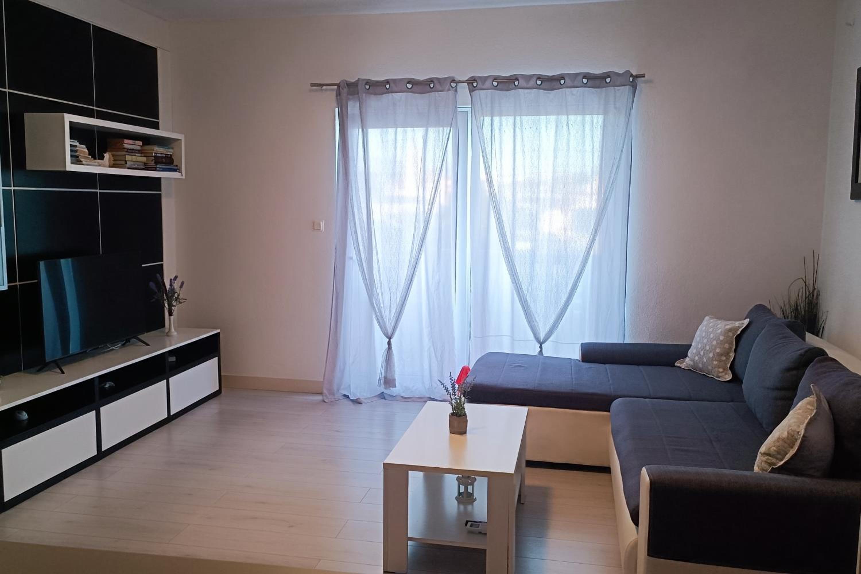 Three-Bedroom Apartment with Terrace and Sea View photo 1