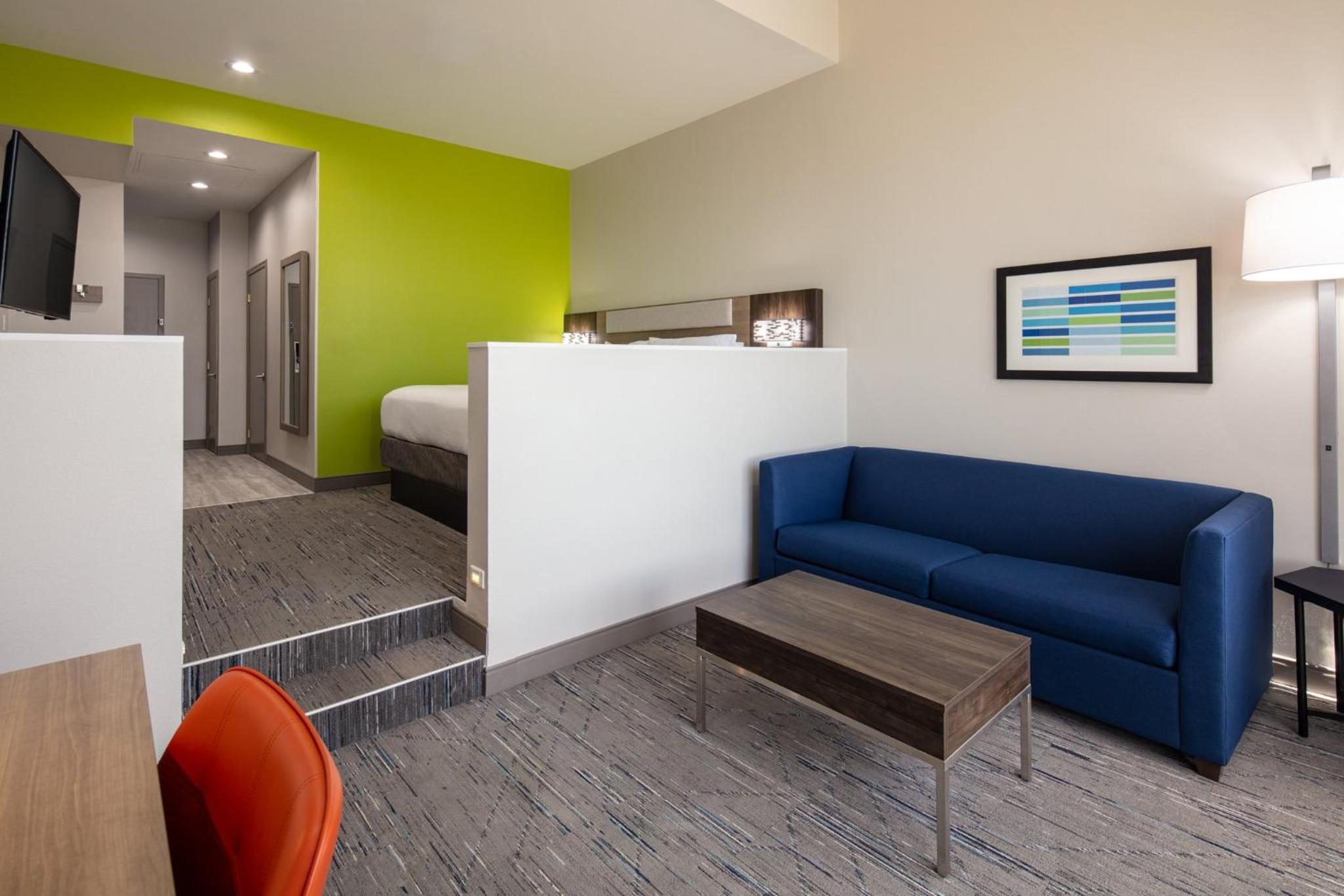 King Suite with Sofa Bed and Harbor View photo 1