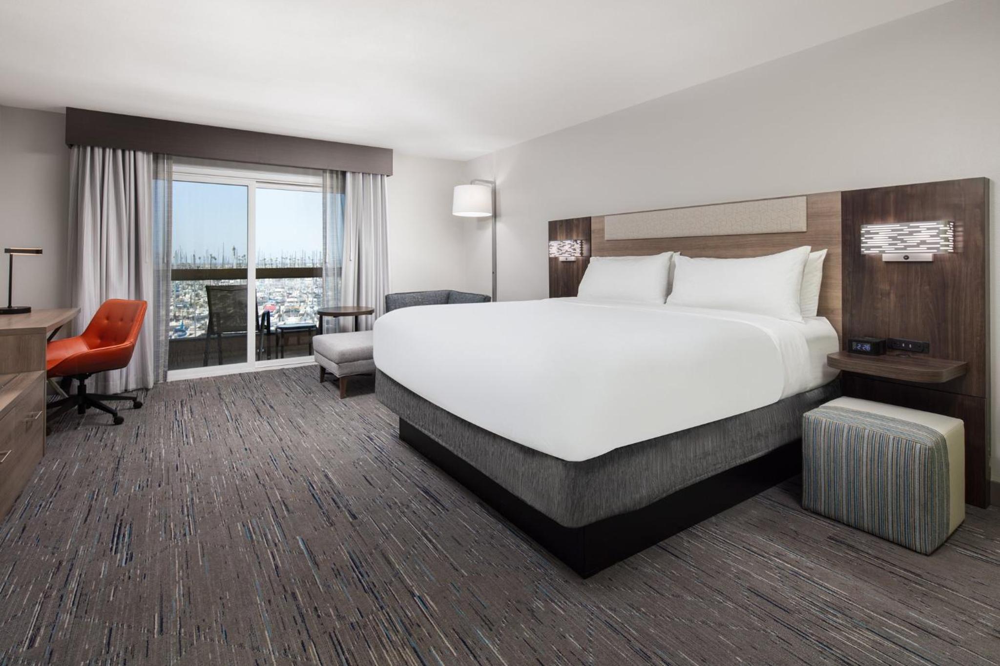 Standard King Room with Harbor View - Photo 6