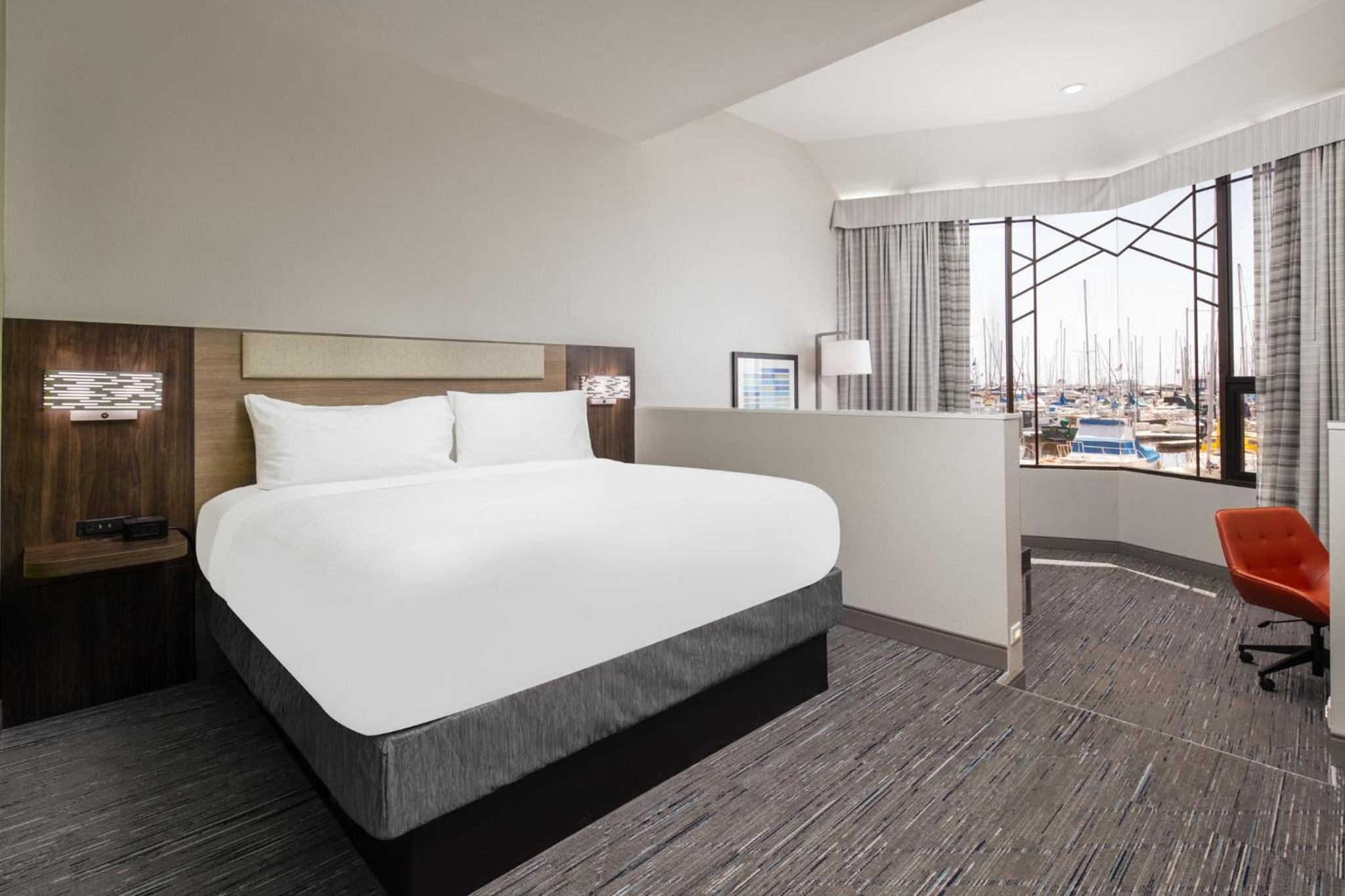 King Suite with Sofa Bed and Harbor View photo 2