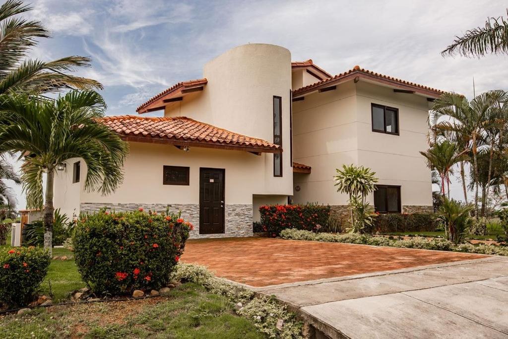 Villa photo 3