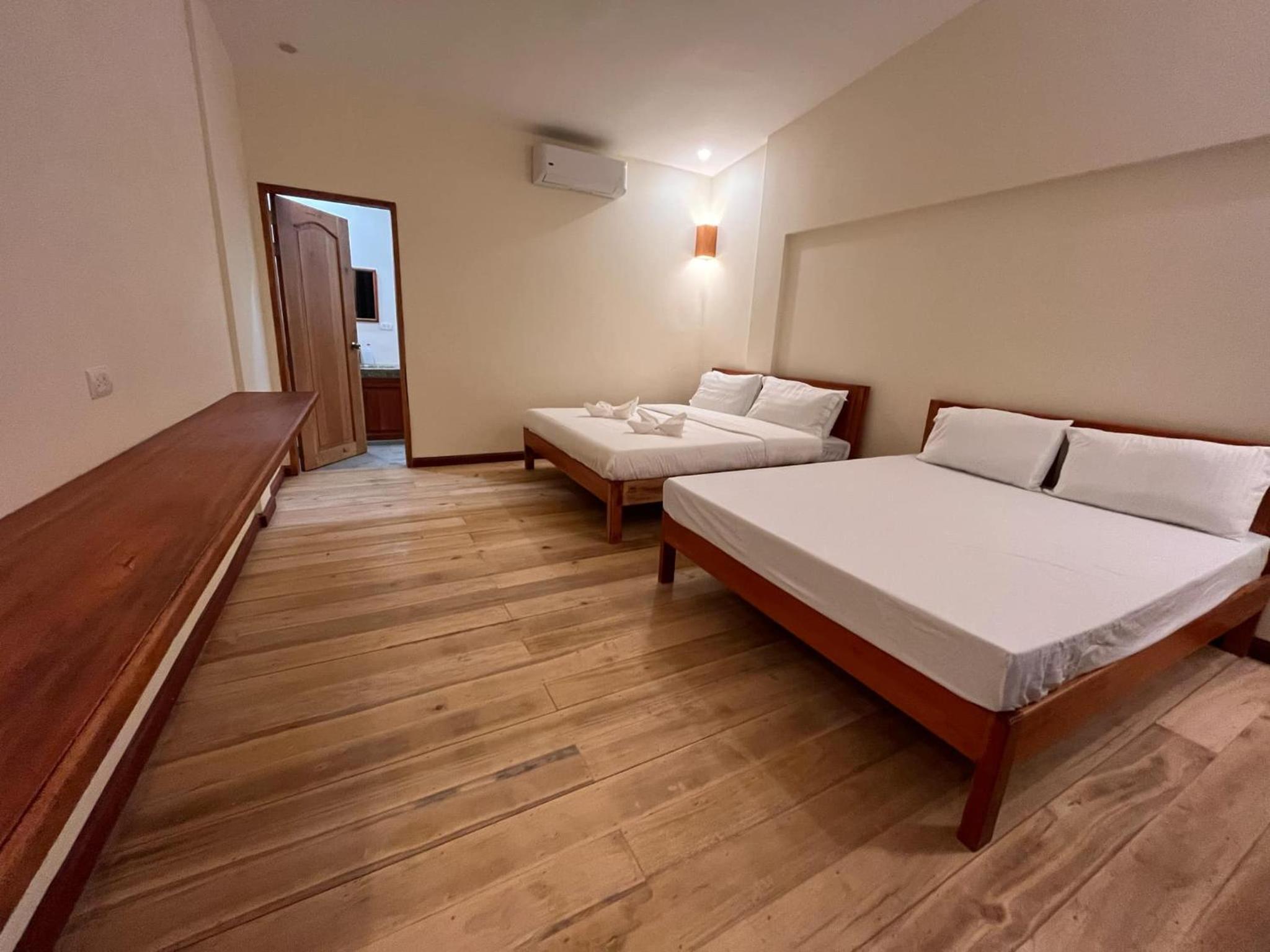 Deluxe King Suite photo 1