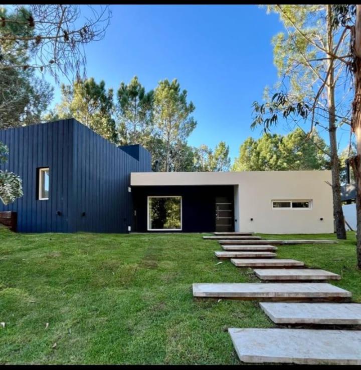 Four-Bedroom House photo 3