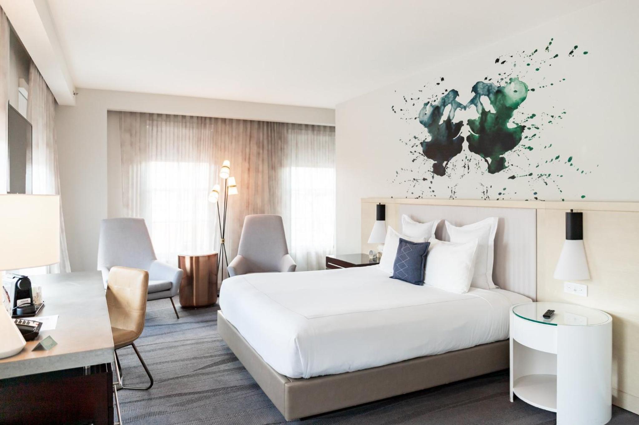 Corner King Guest Room  photo 1