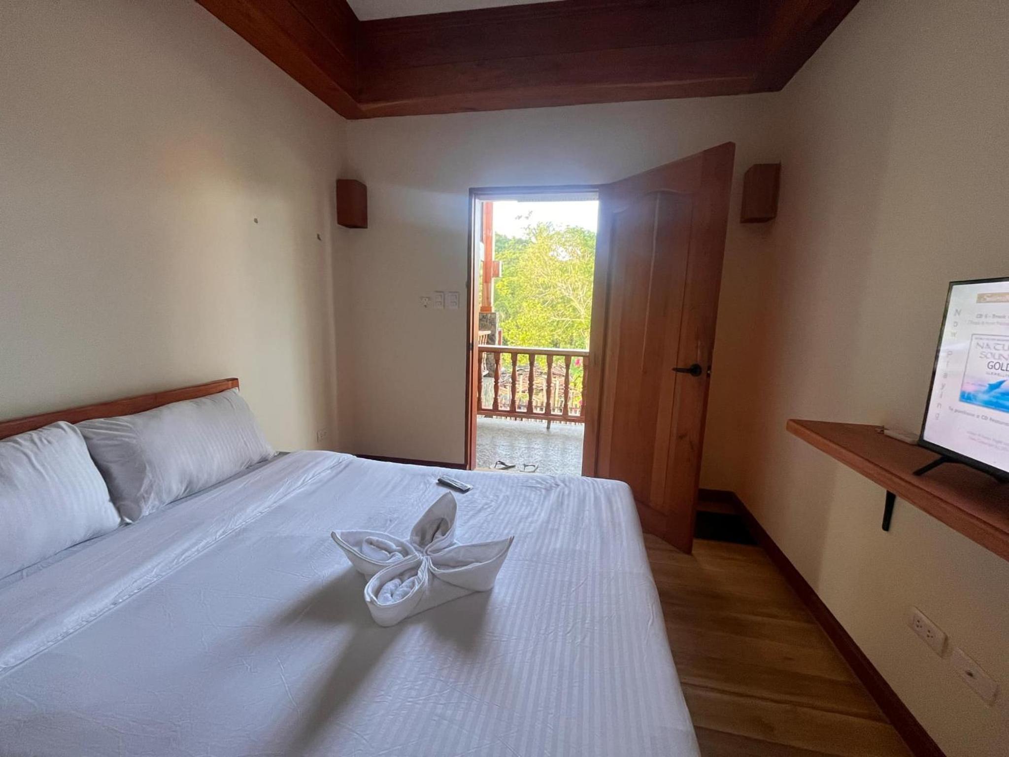 Quadruple Room with Balcony - Photo 1