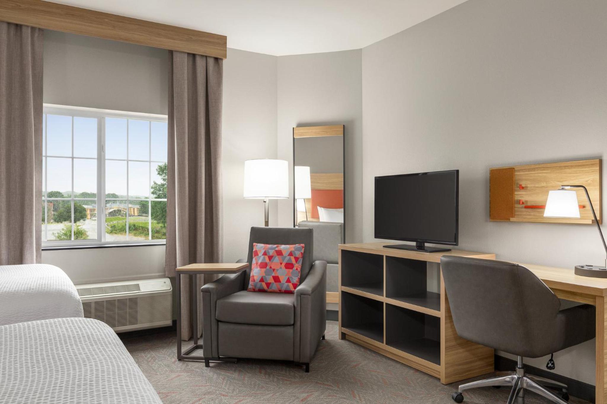 Studio Suite with Two Double Beds - Photo 5