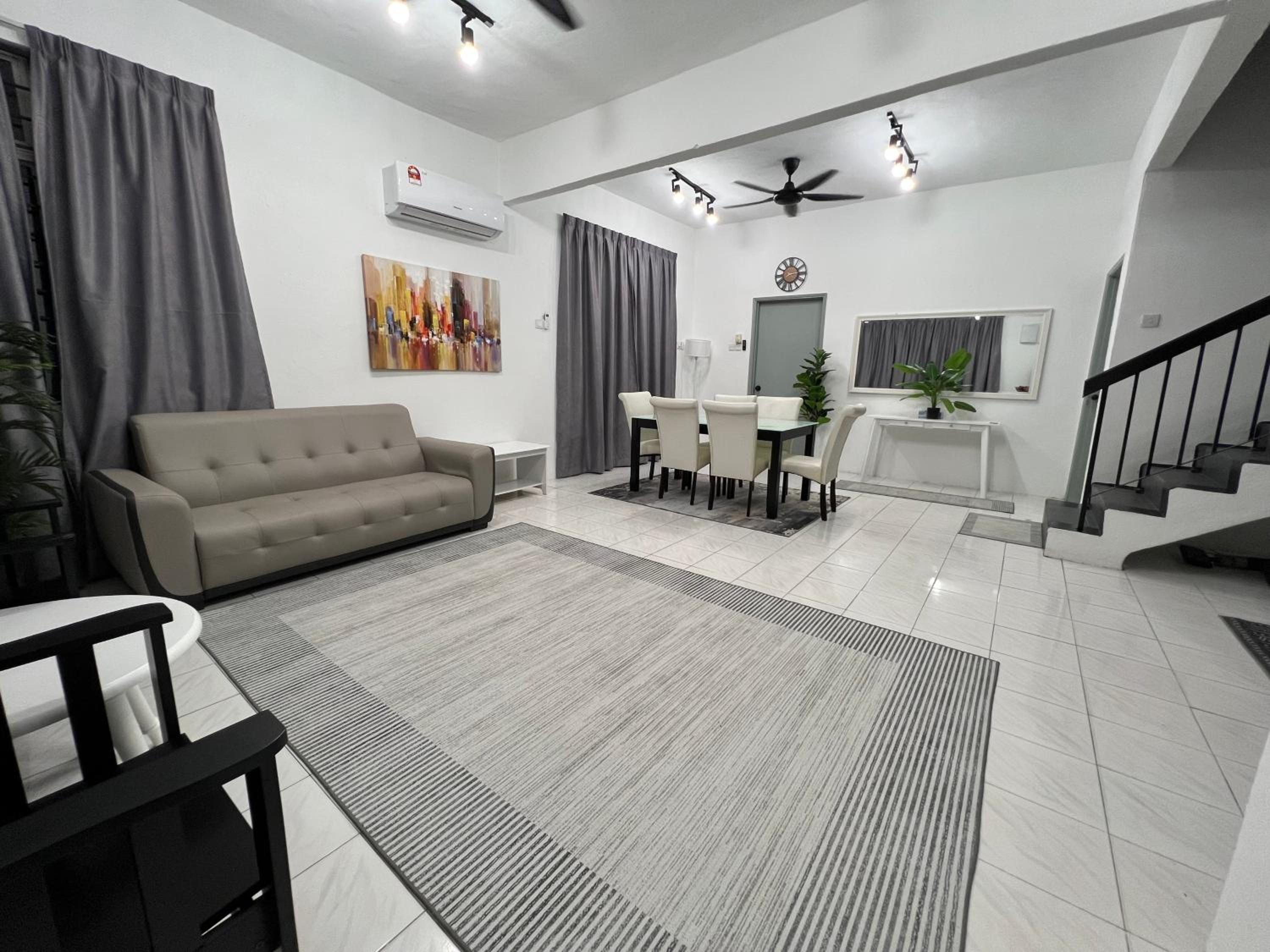 Four-Bedroom House photo 1