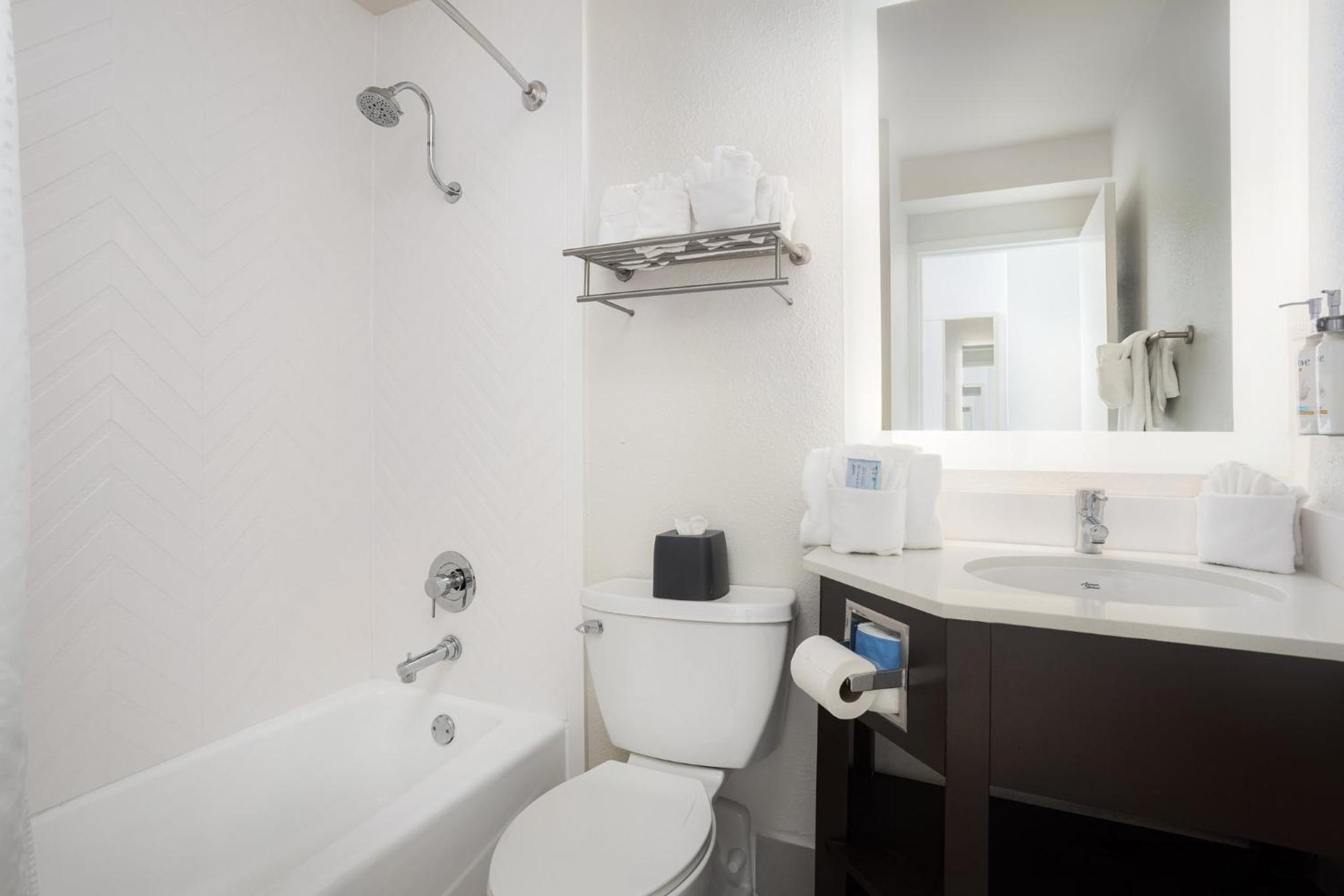 Suite with One King Bed and One Bunk Bed - Kids Friendly photo 2