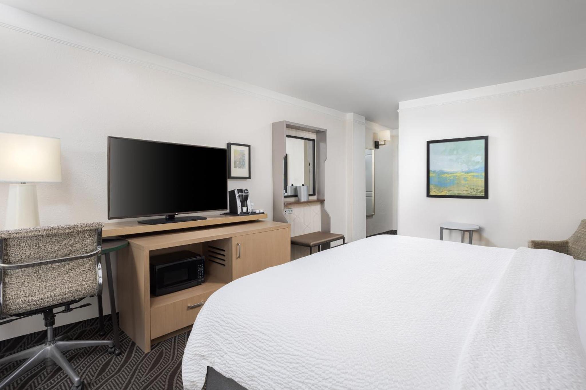 Premium King Room photo 2