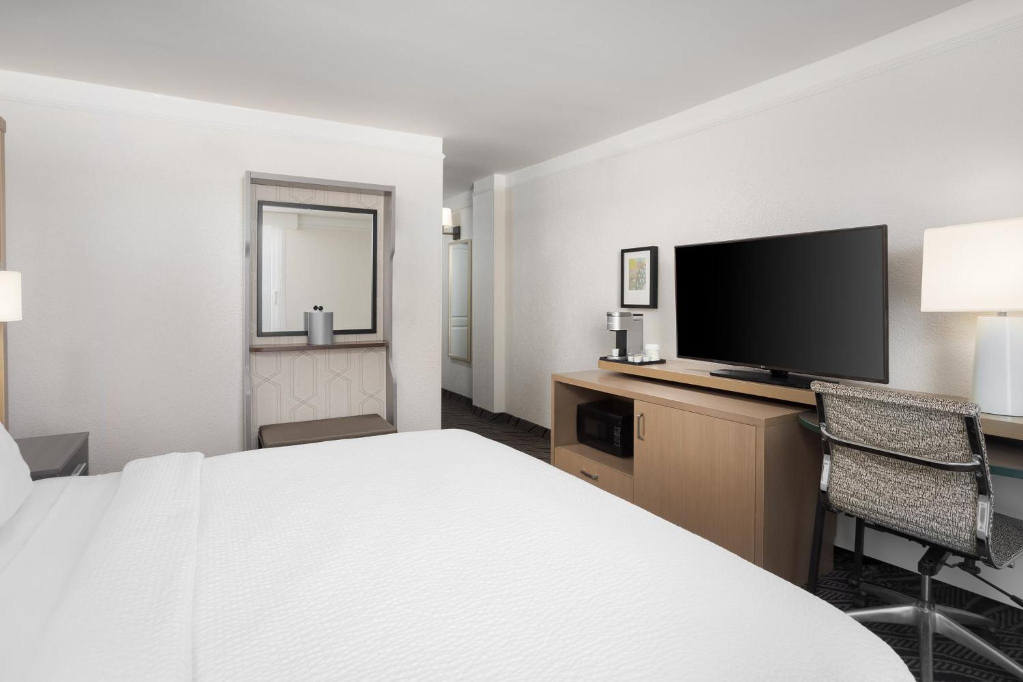 King Bed Premium Room with Balcony photo 1