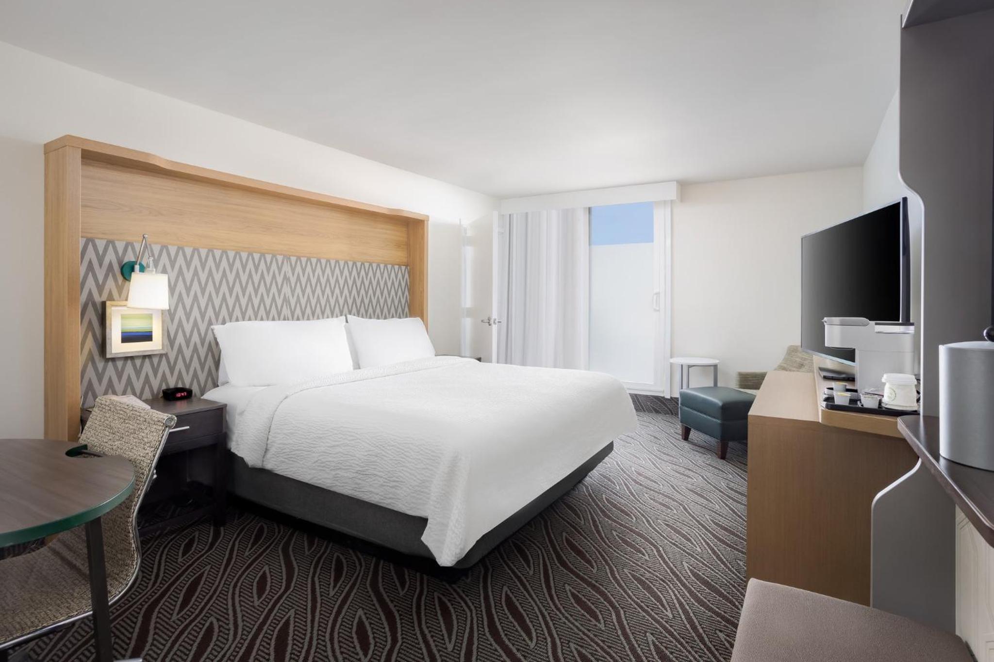Suite with One King Bed and One Bunk Bed - Kids Friendly photo 1