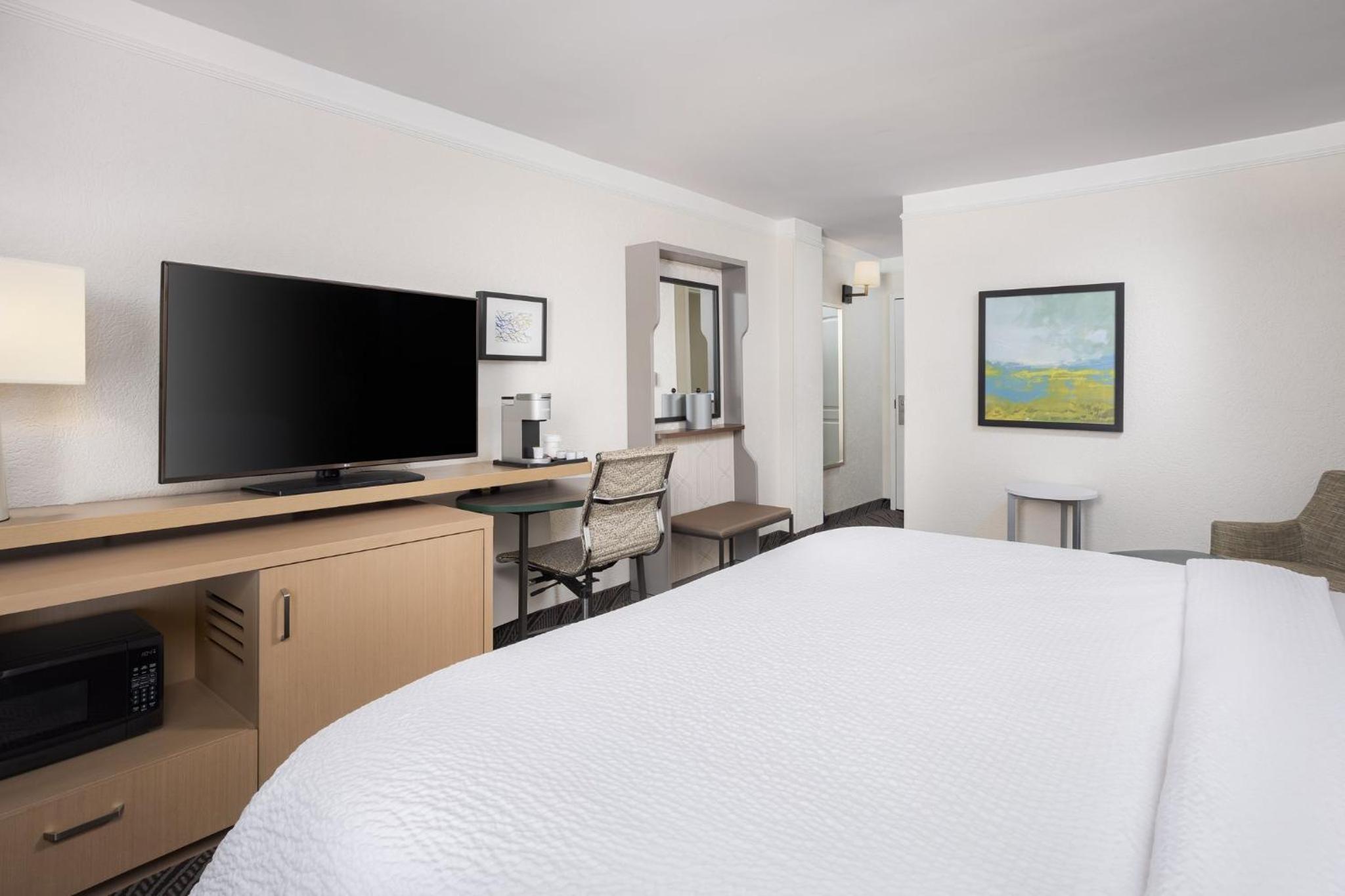 Standard King Room photo 2