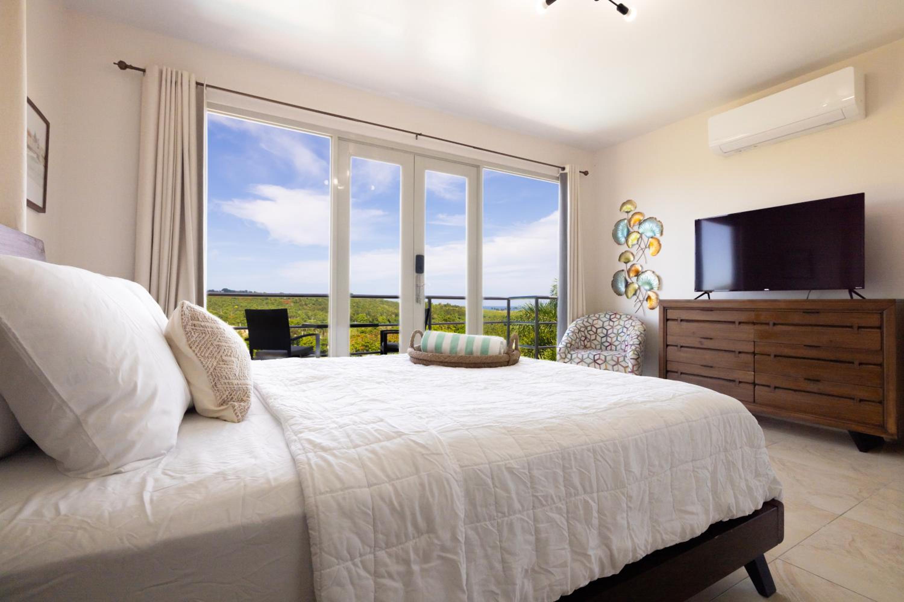 Suite with Pool View photo 1