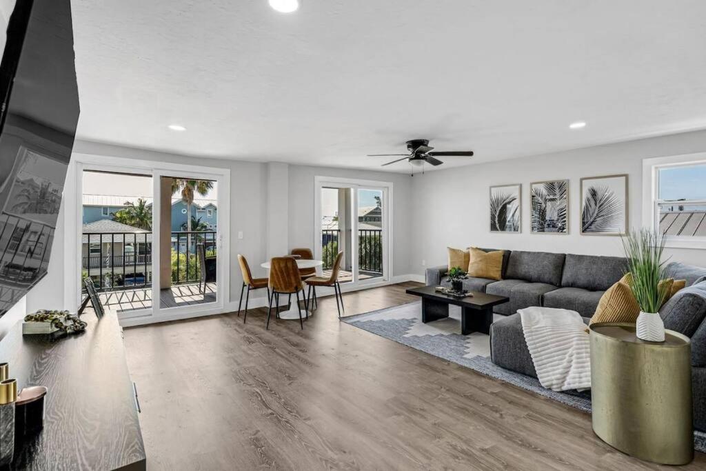 Three-Bedroom Apartment photo 1