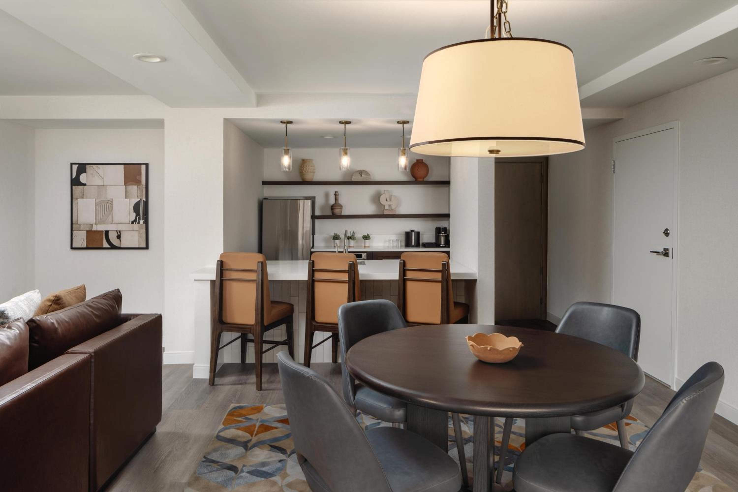 Signature Suite with Lake View