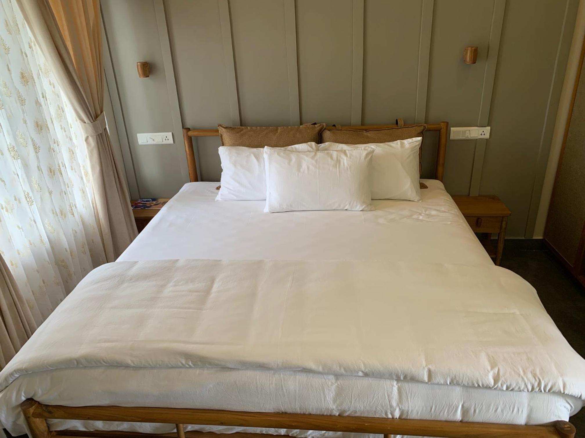 Deluxe Double or Twin Room with Garden View