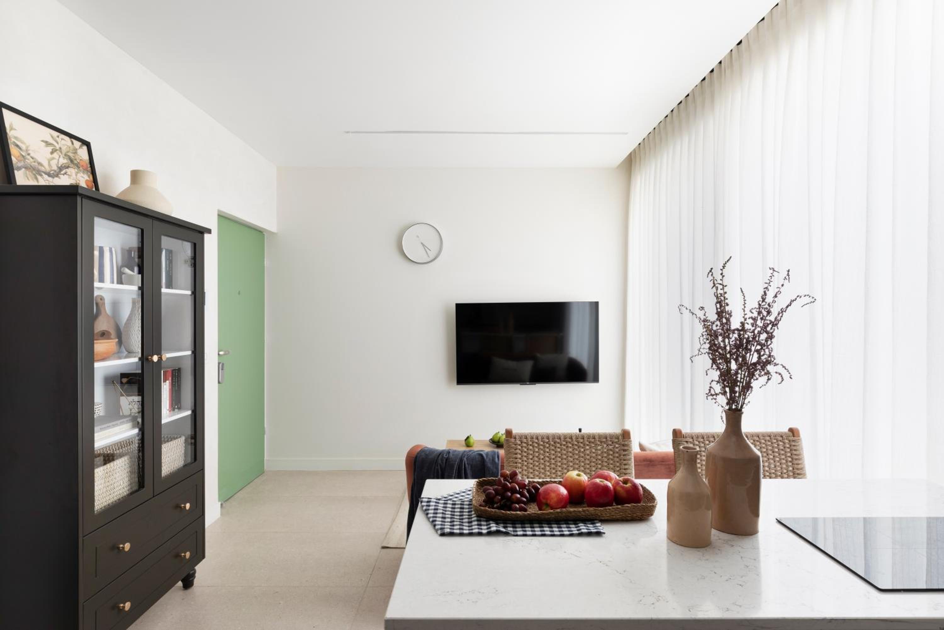 One-Bedroom Apartment with City View