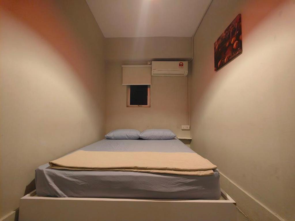 Queen Room with Shared Bathroom