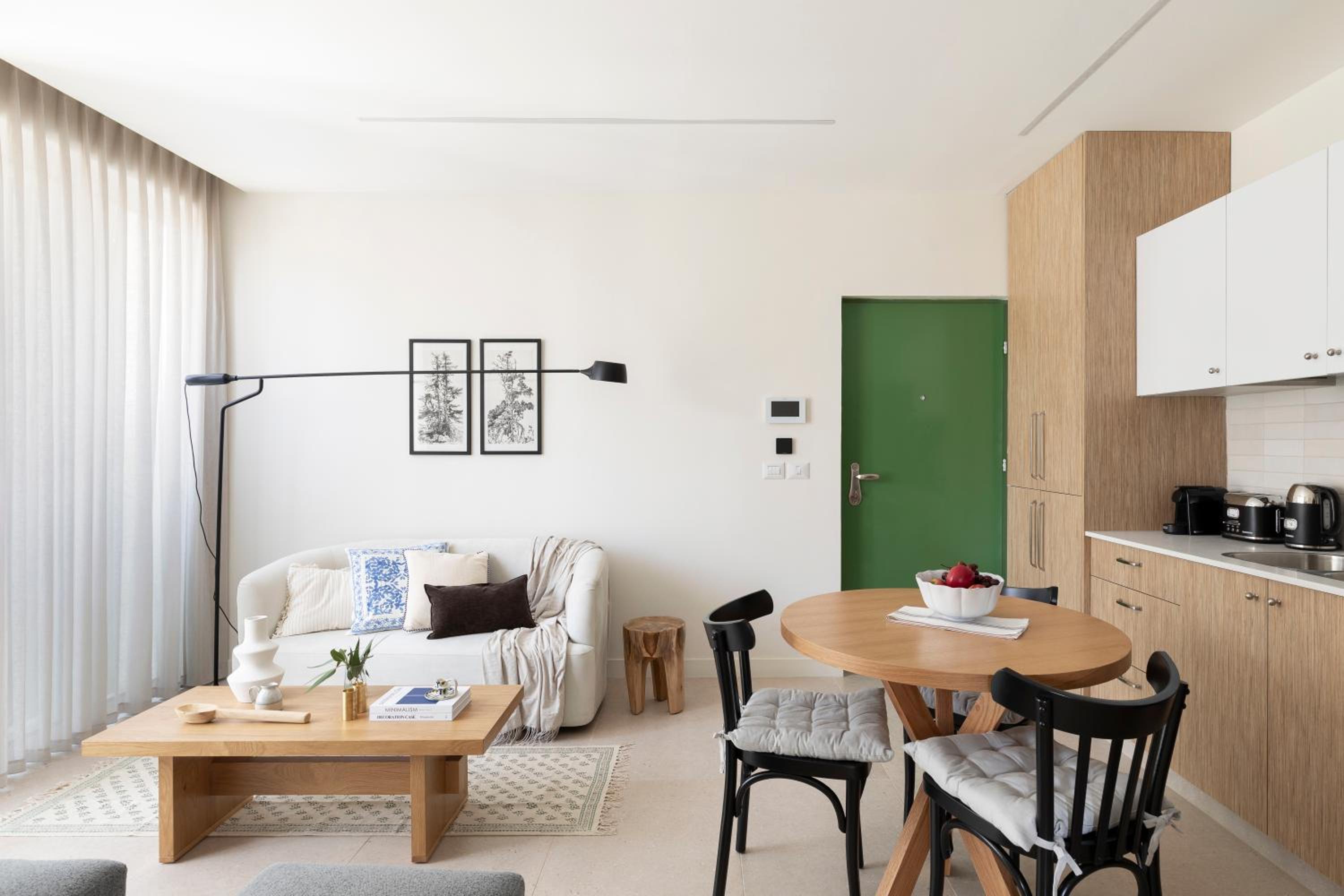 One-Bedroom Apartment with City View photo 3