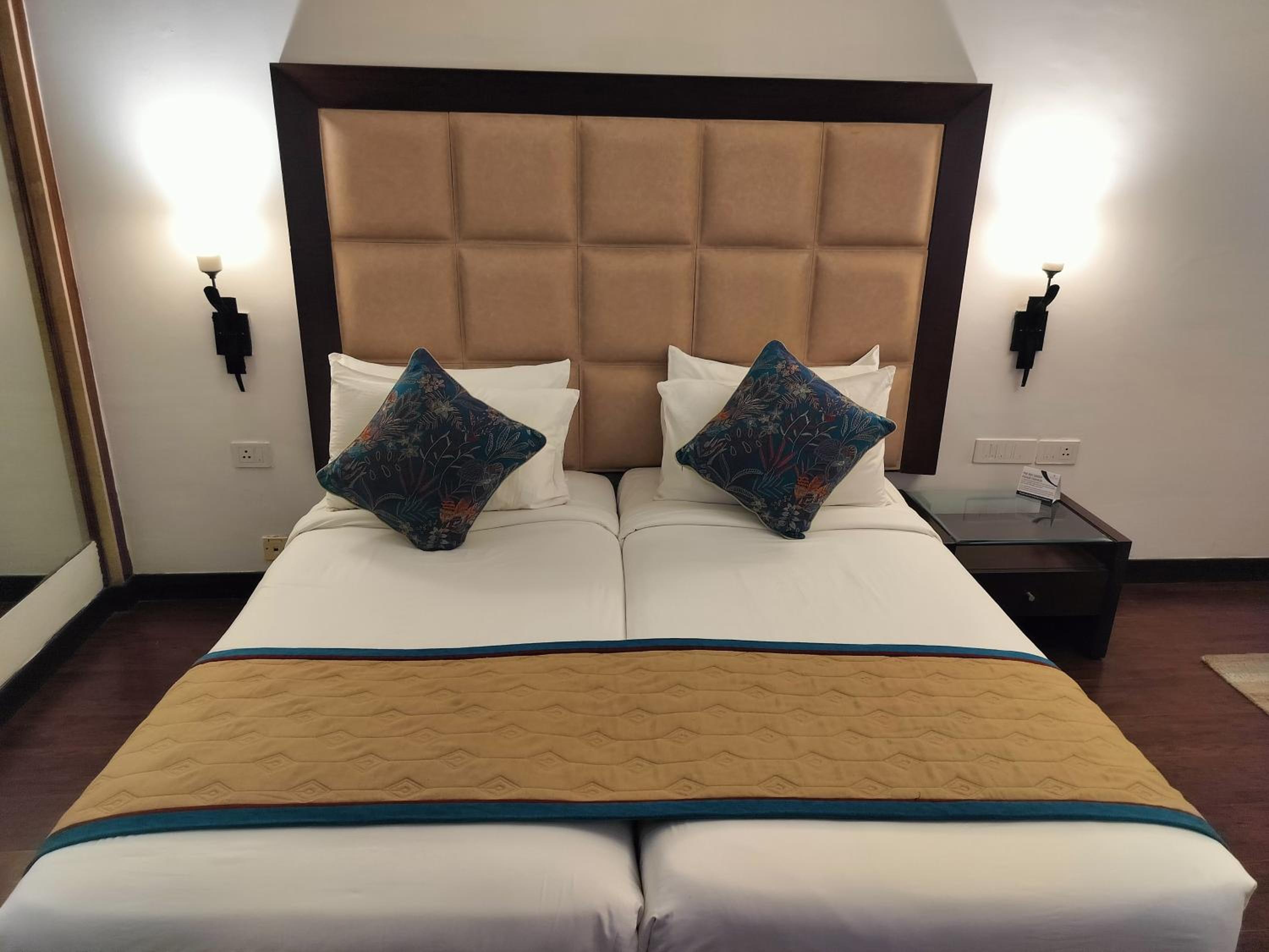 Standard Double or Twin Room - Photo 6