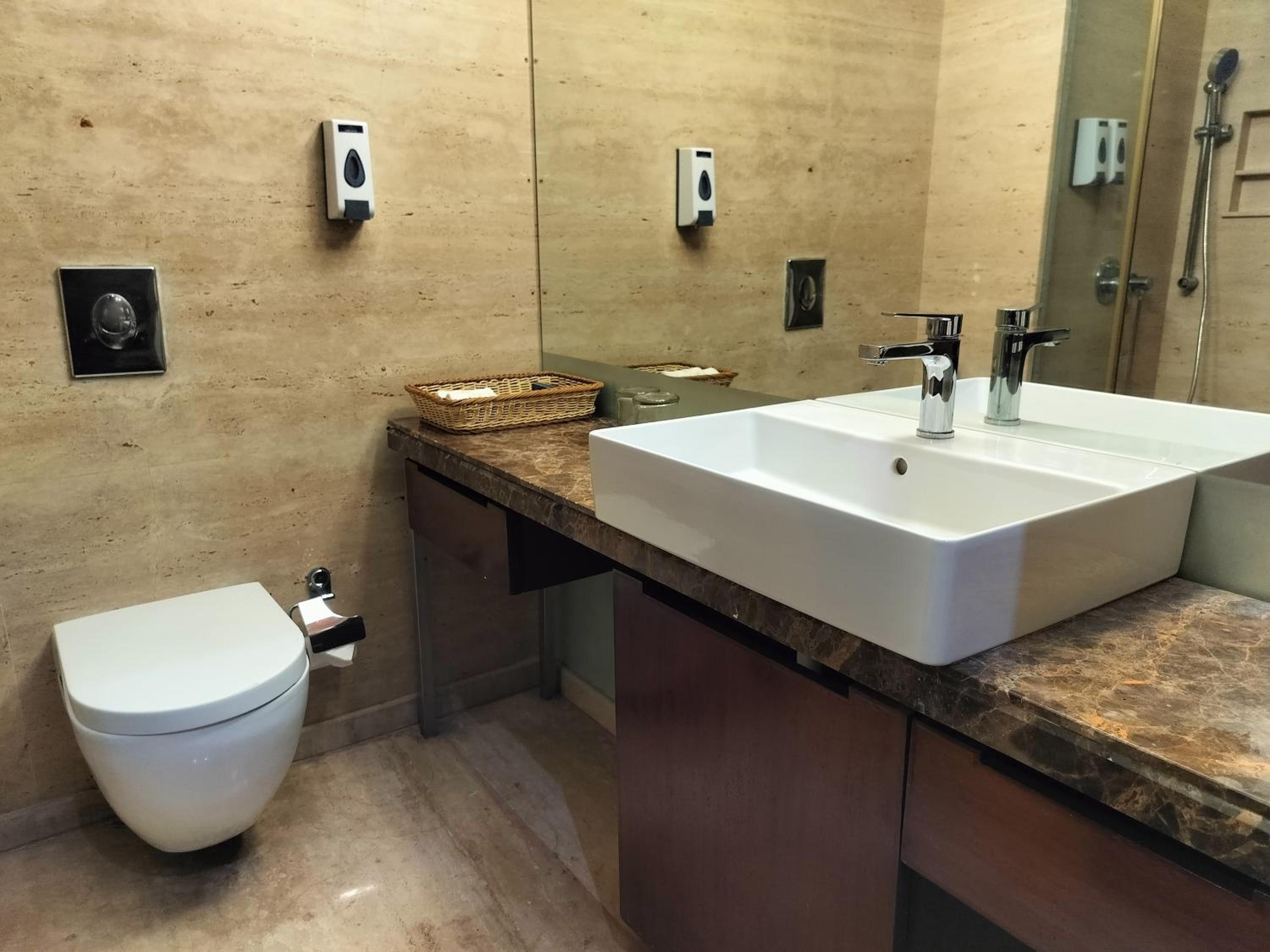 Standard Double or Twin Room - Photo 4