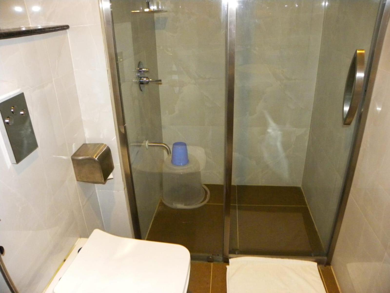 Double or Twin Room - Photo 4