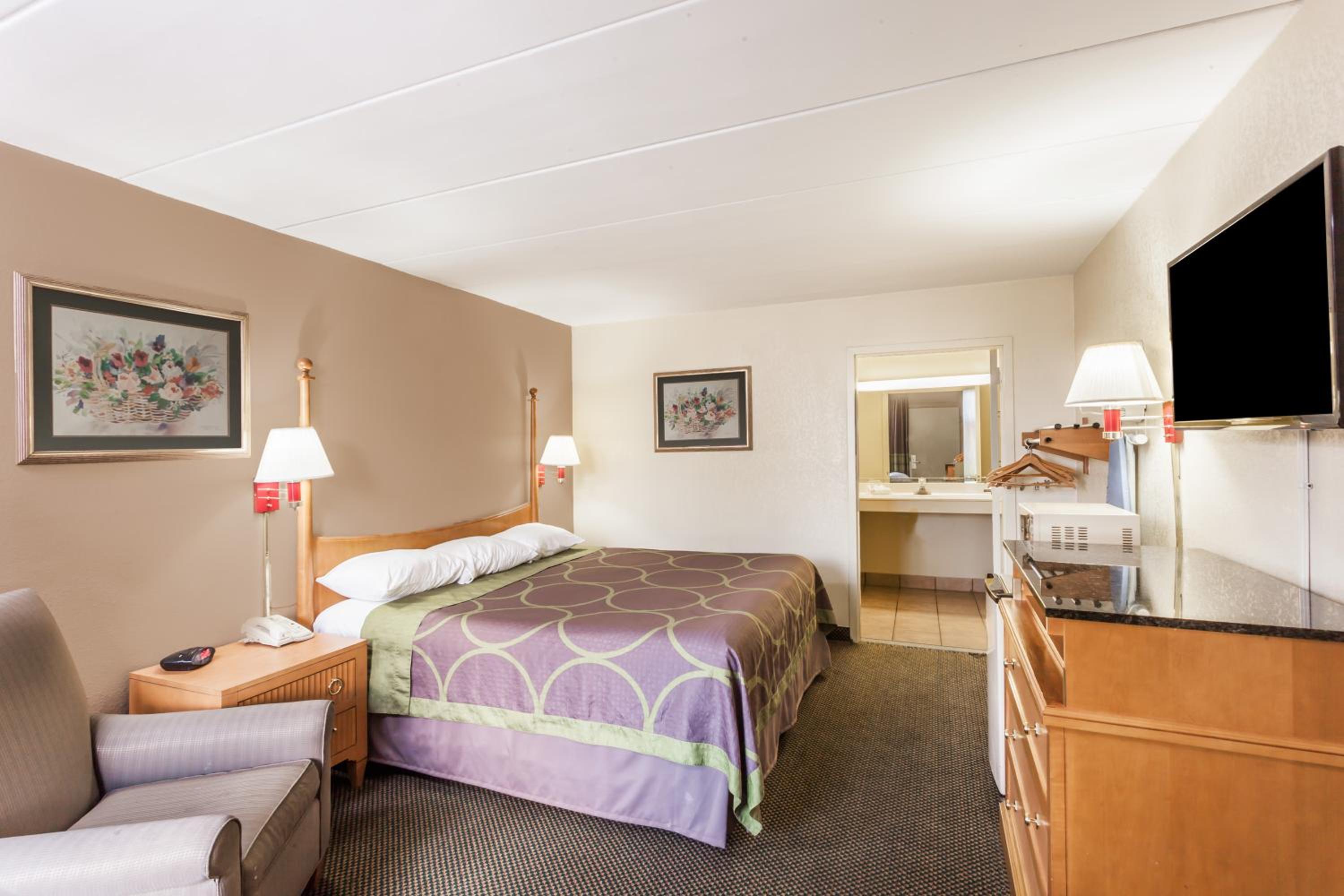 King Studio Suite - Non-Smoking - Photo 3