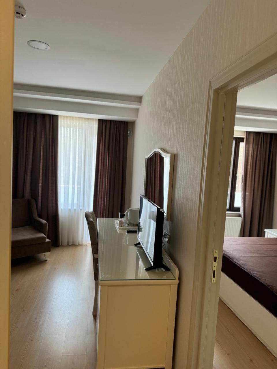 Deluxe King Room photo 1