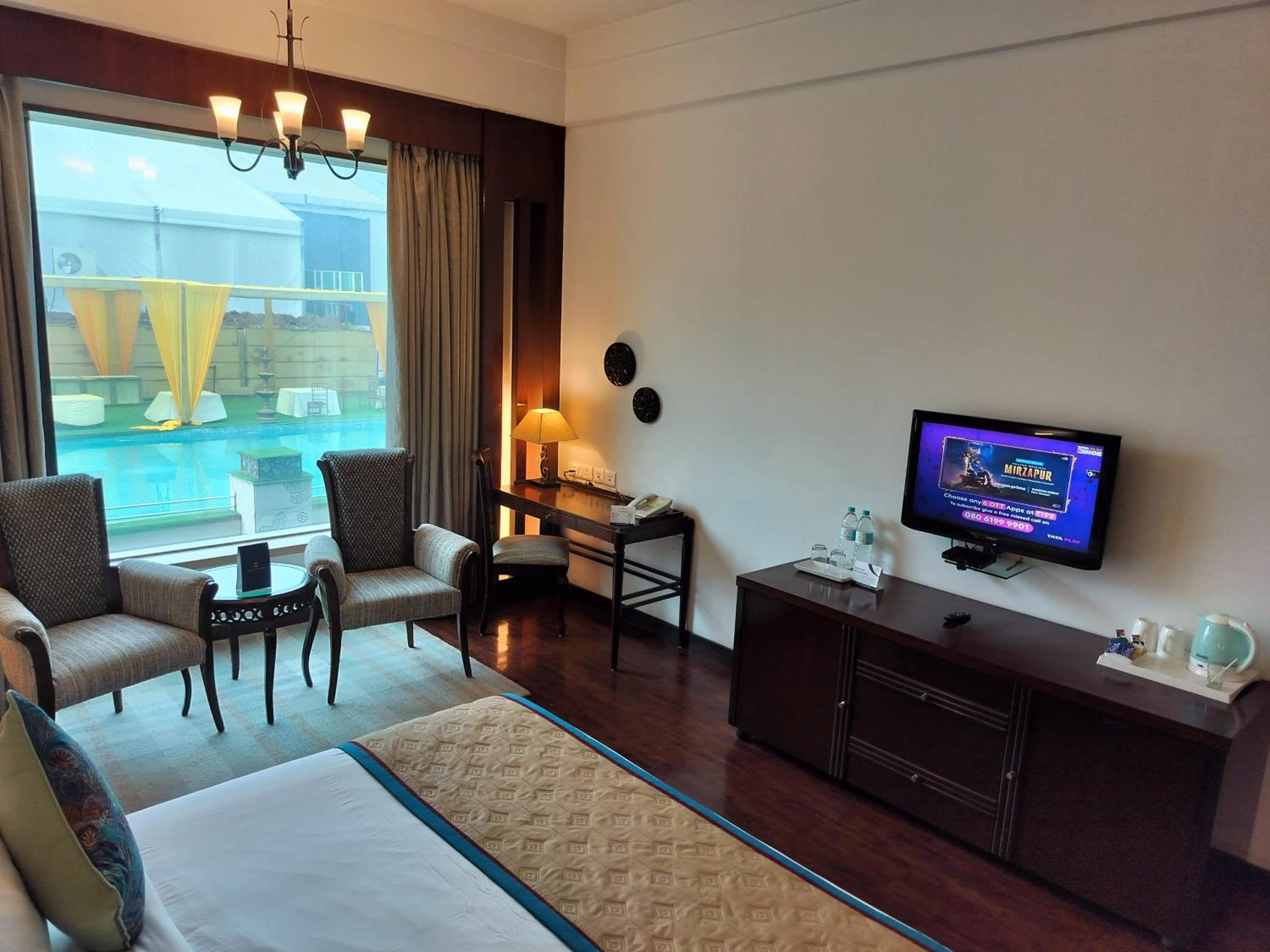 Deluxe Double or Twin Room with Pool View - Photo 4