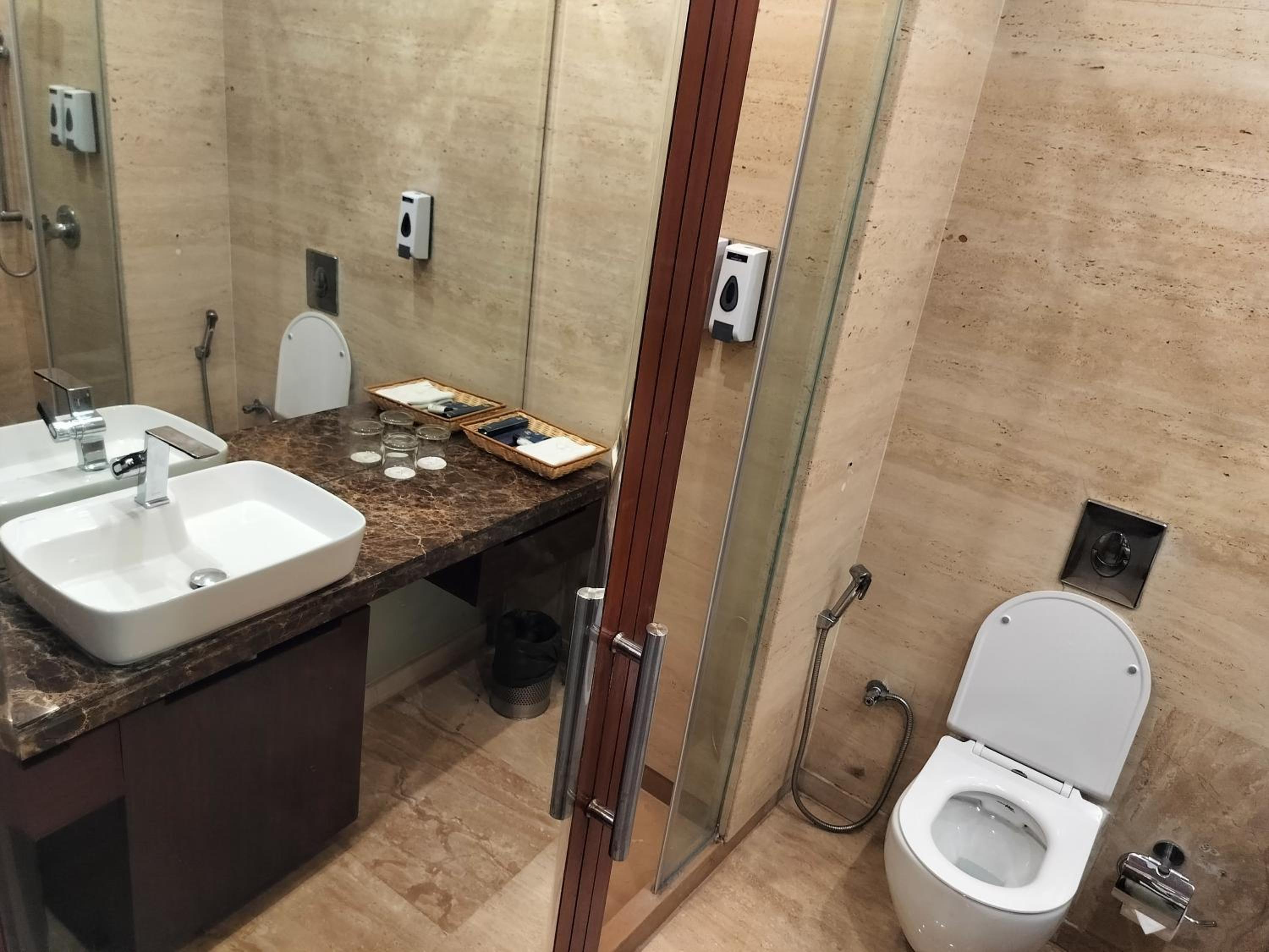 Deluxe Double or Twin Room with Pool View - Photo 5