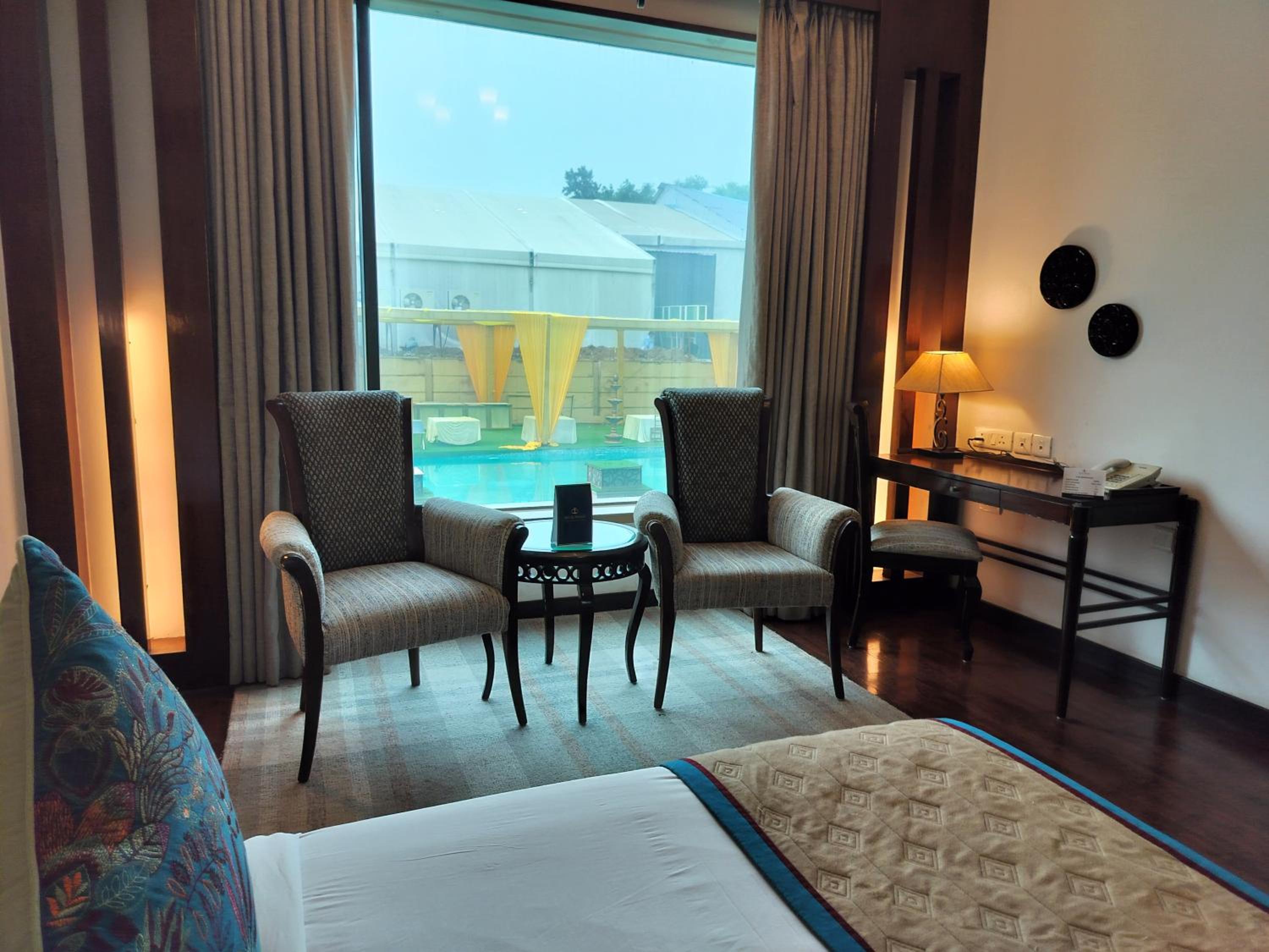 Deluxe Double or Twin Room with Pool View - Photo 8