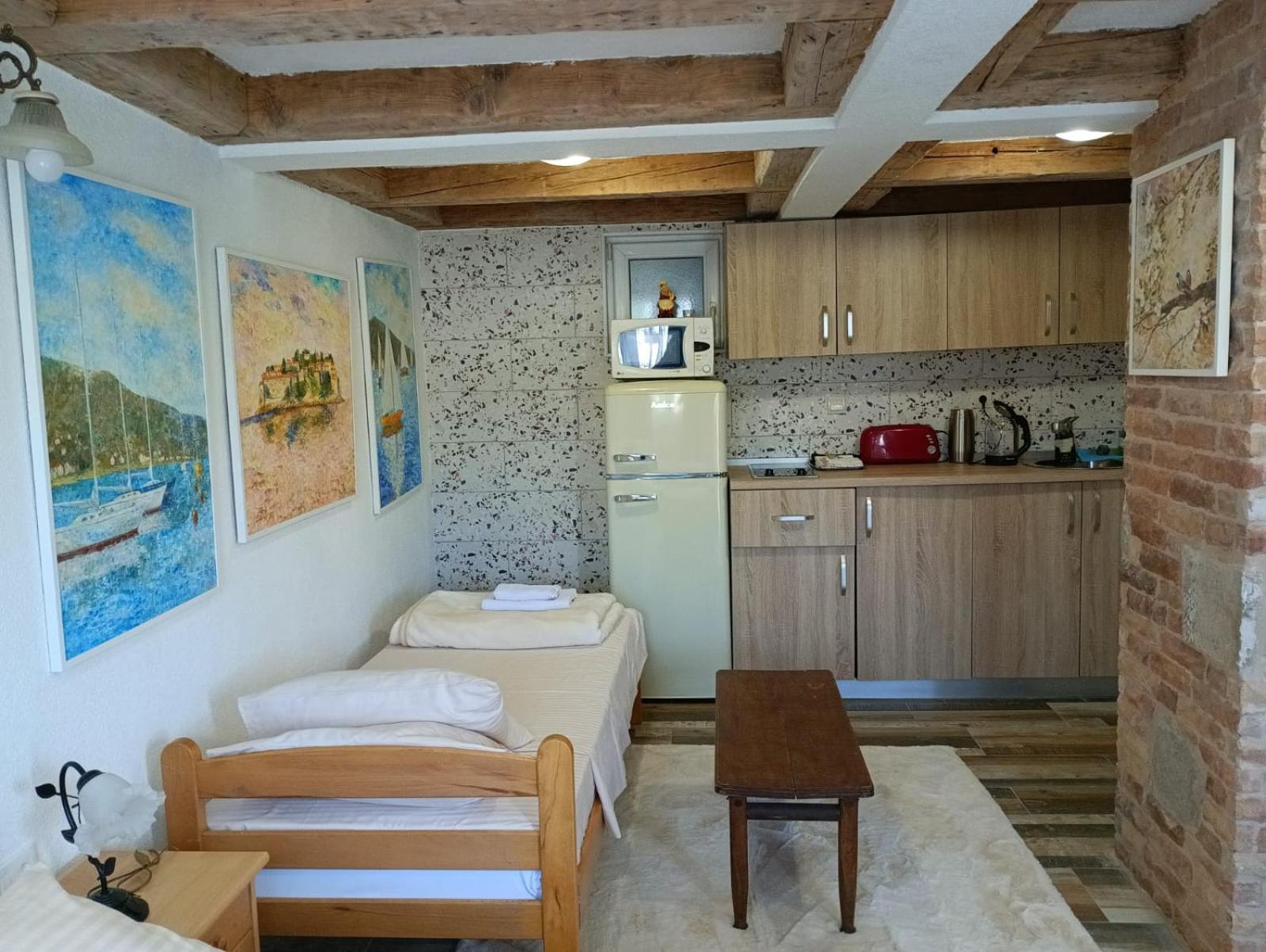 Apartment with Mountain View