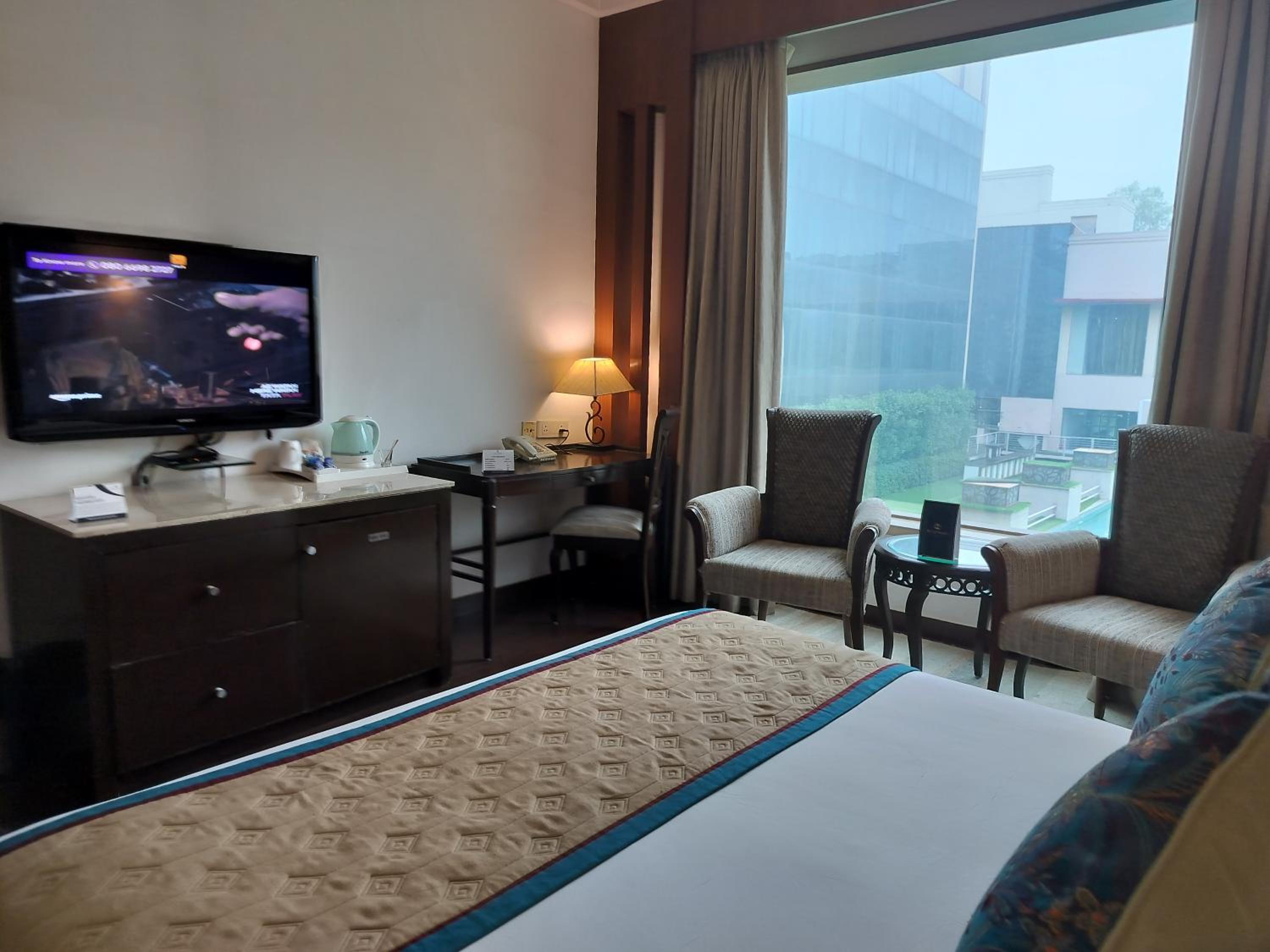 Deluxe Double or Twin Room with Pool View - Photo 2