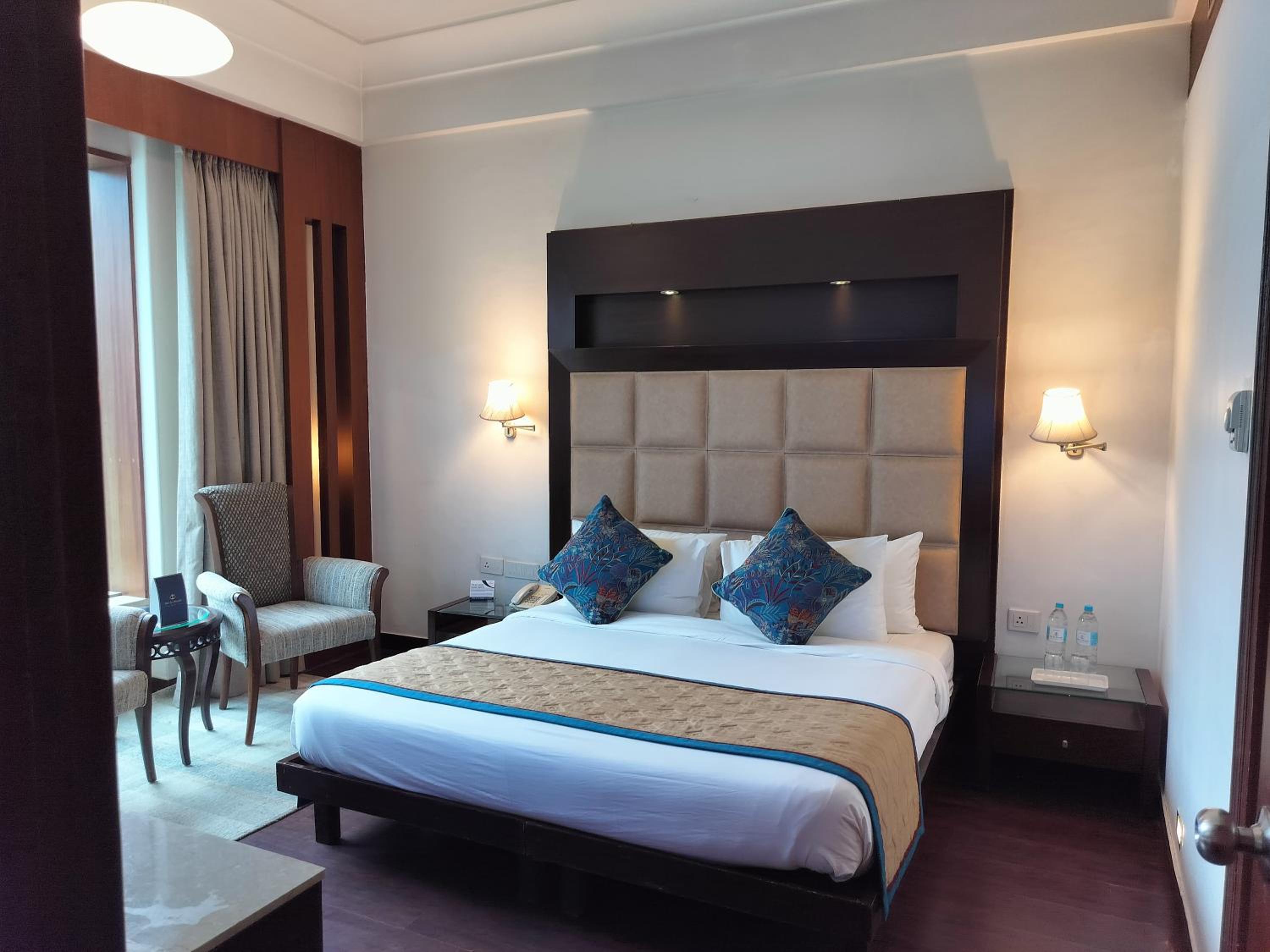 Deluxe Double or Twin Room with Pool View - Photo 3