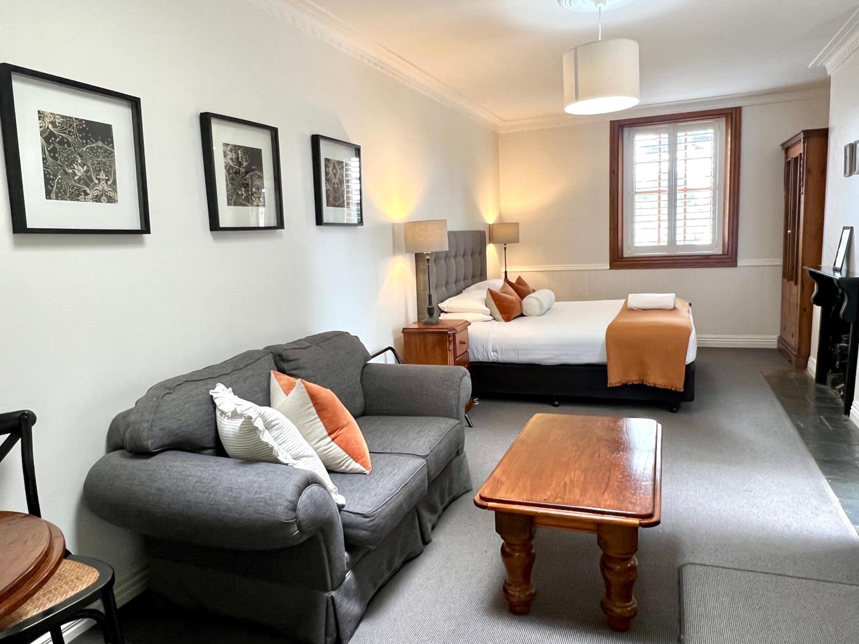 One-Bedroom Cottage - Photo 2