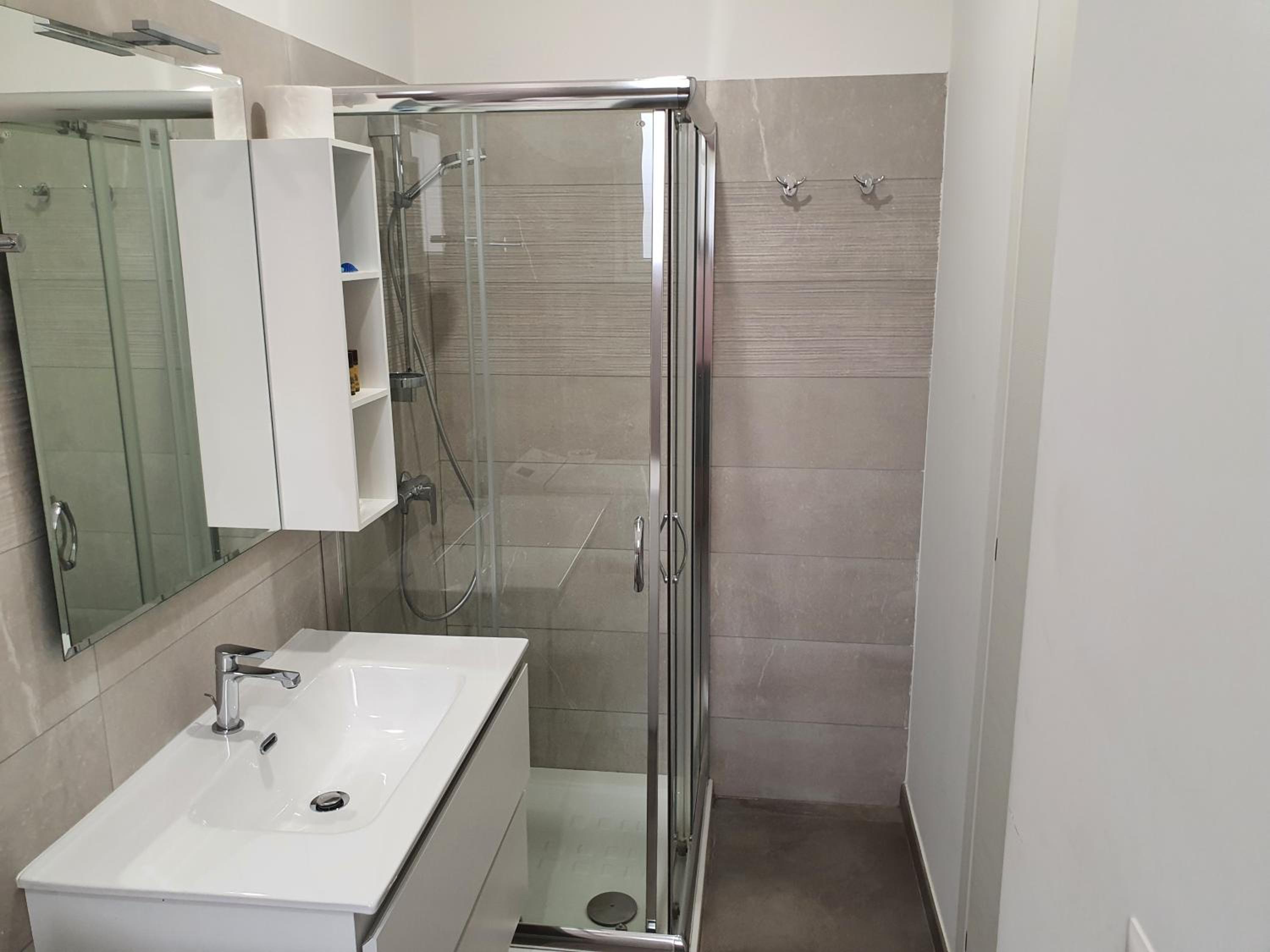 Suite with Spa Bath - Photo 11