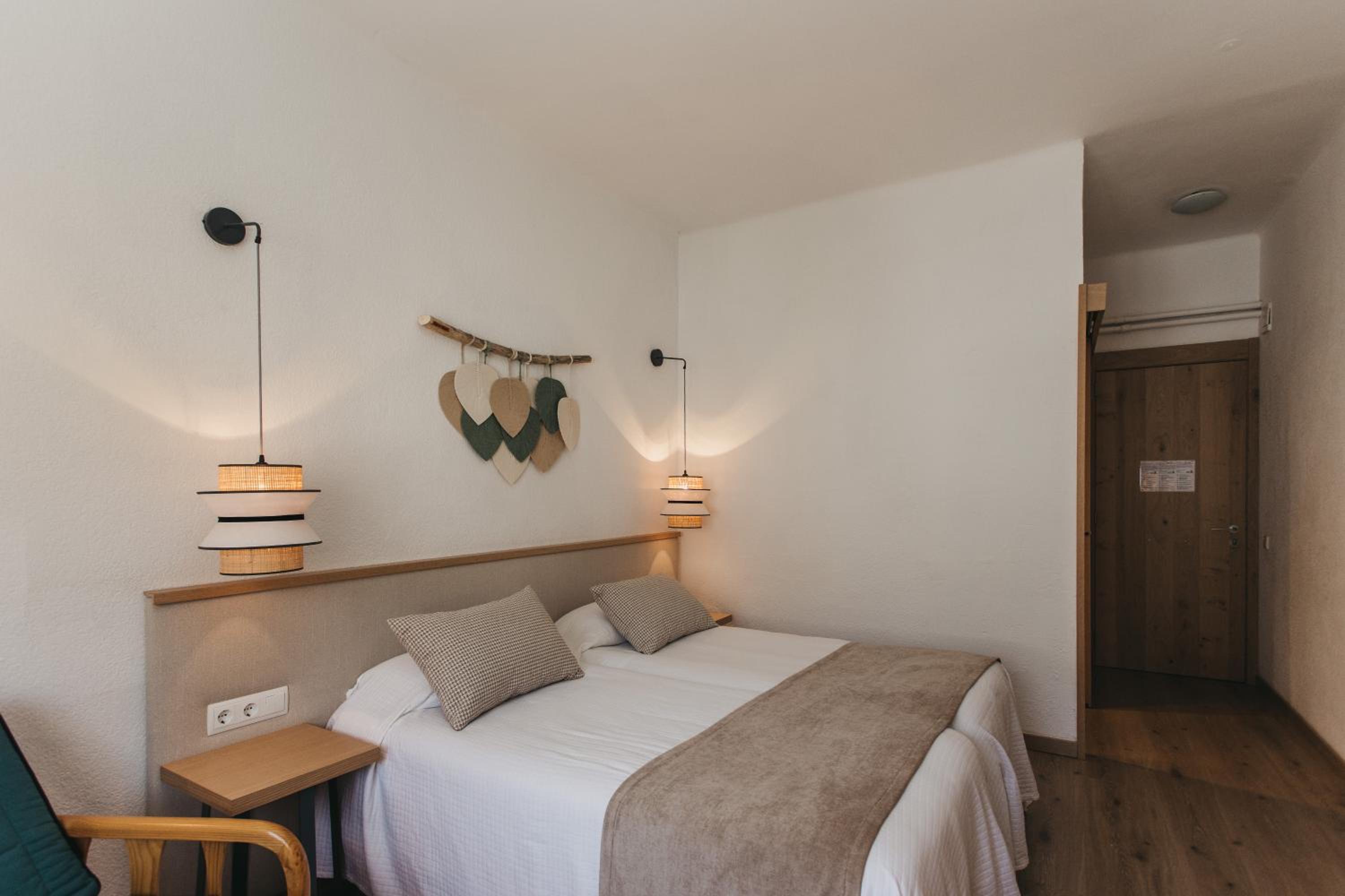 Standard Double or Twin Room photo 3