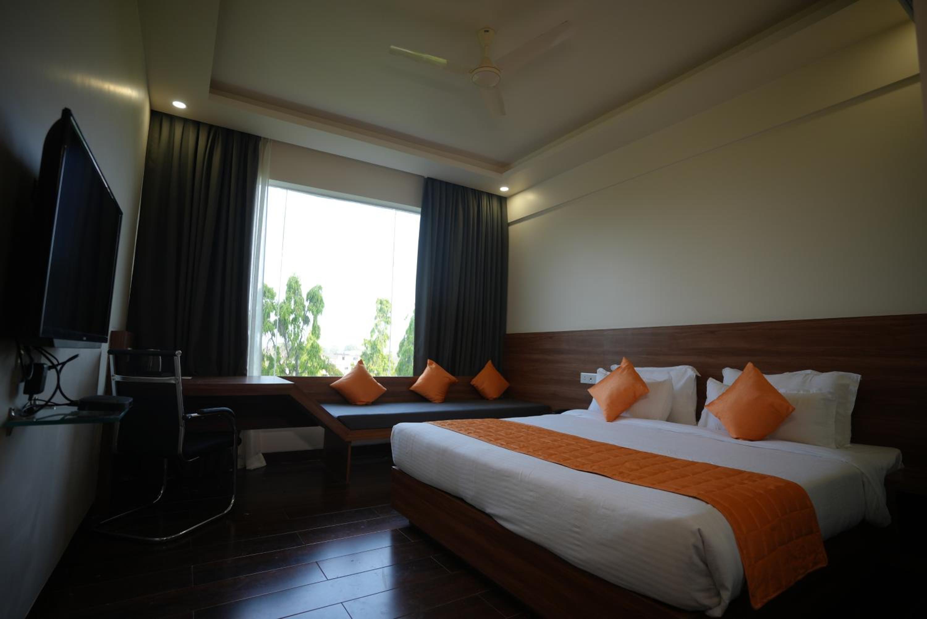 Suite - Photo 10