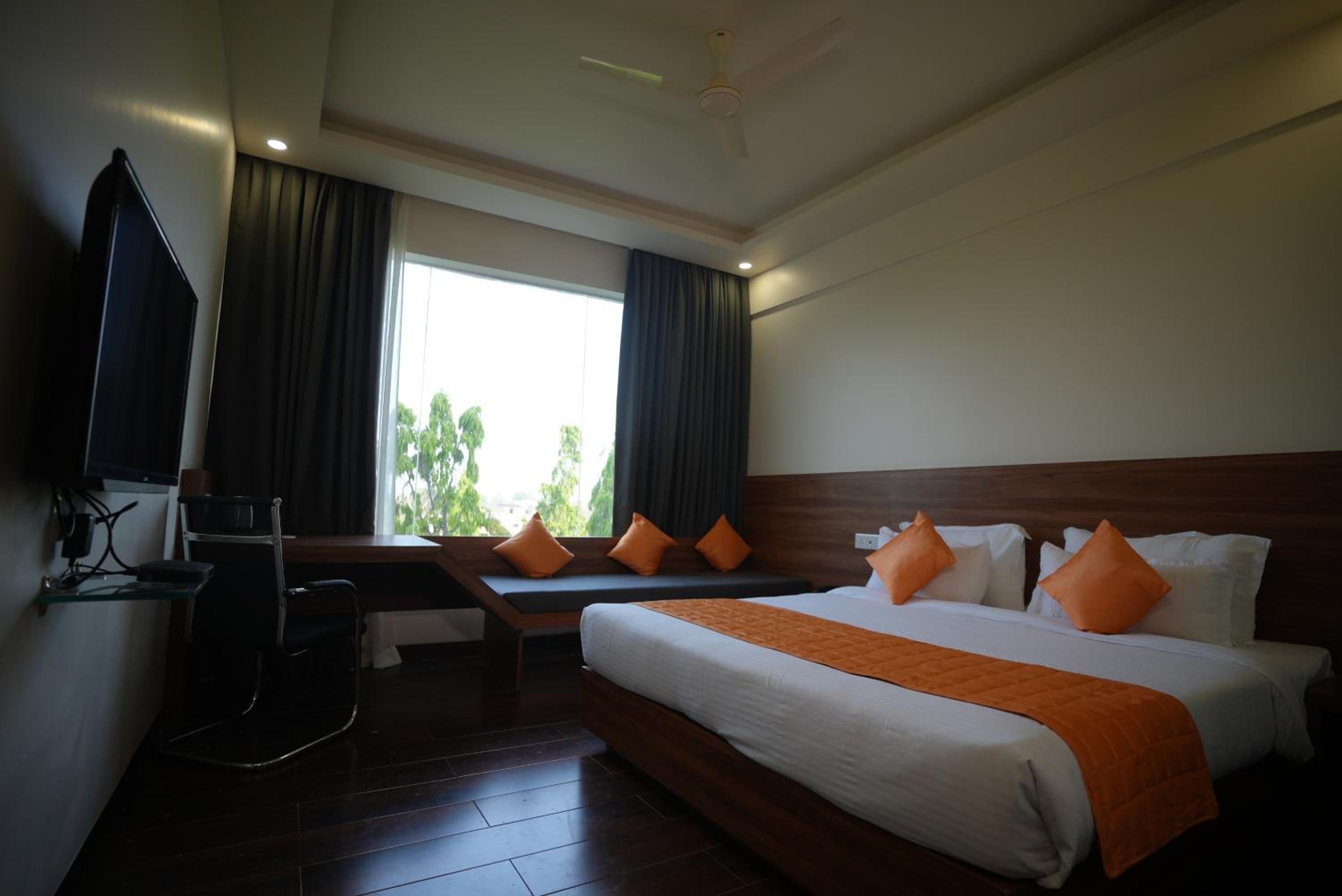 Suite - Photo 9