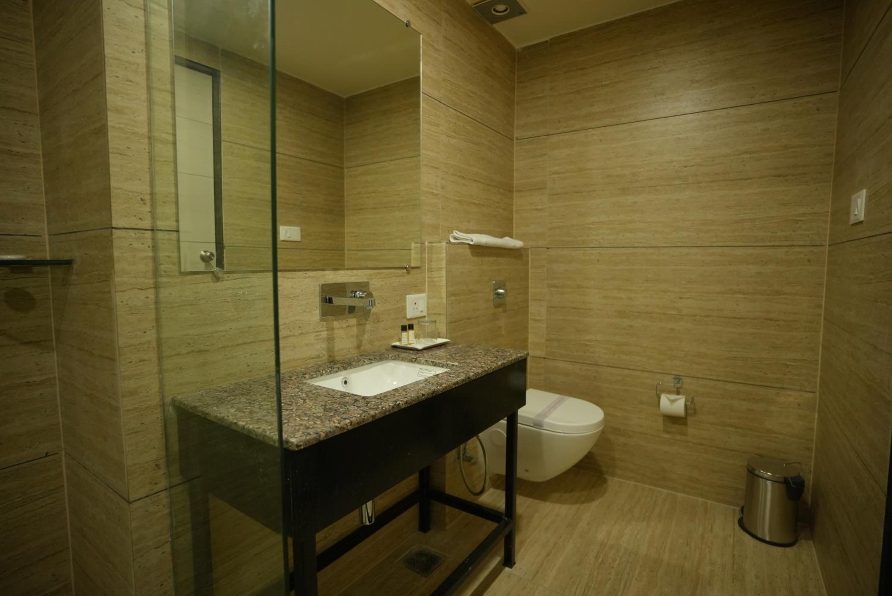 Standard Suite - Photo 10