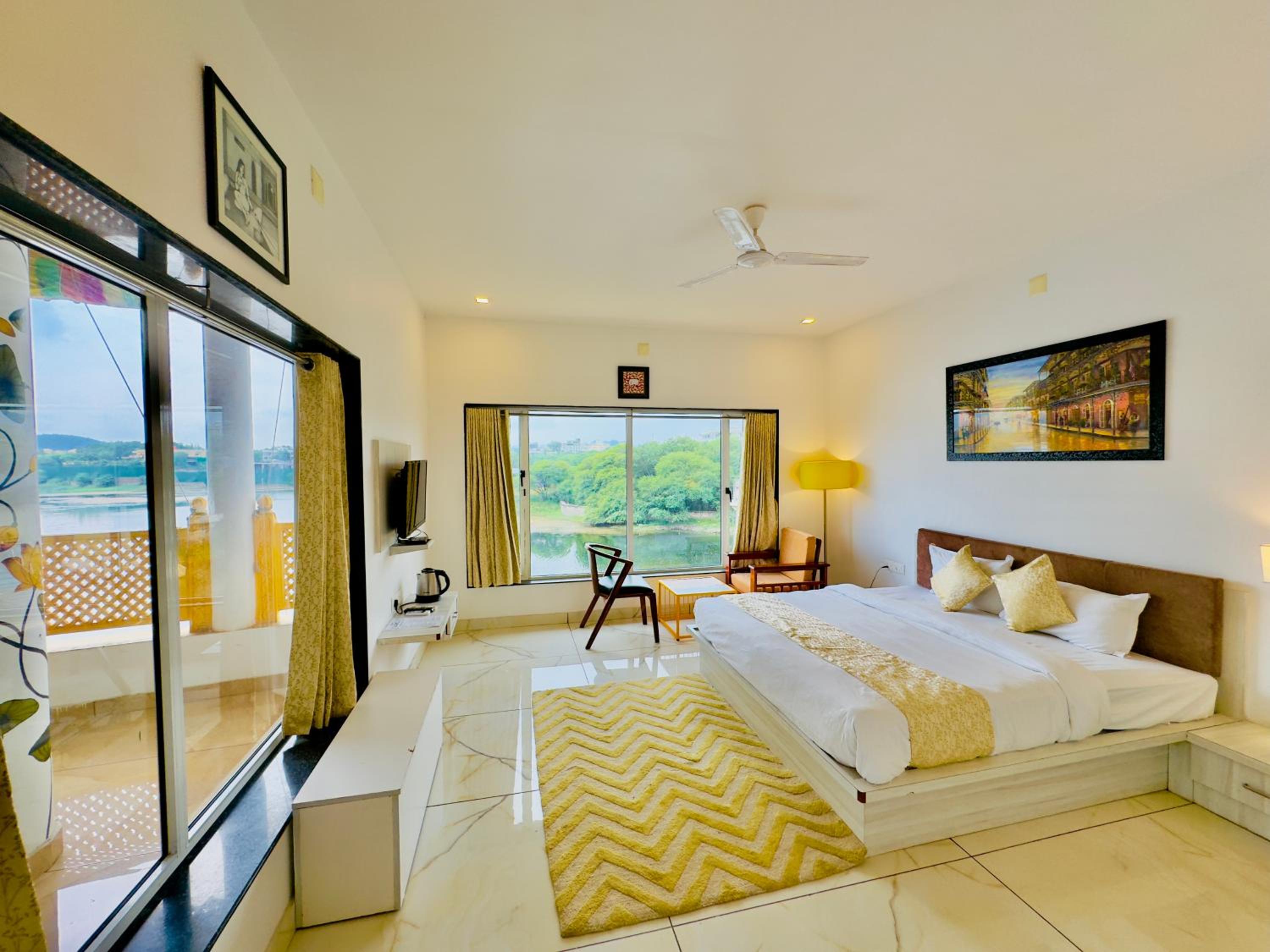 King Room With Lake View