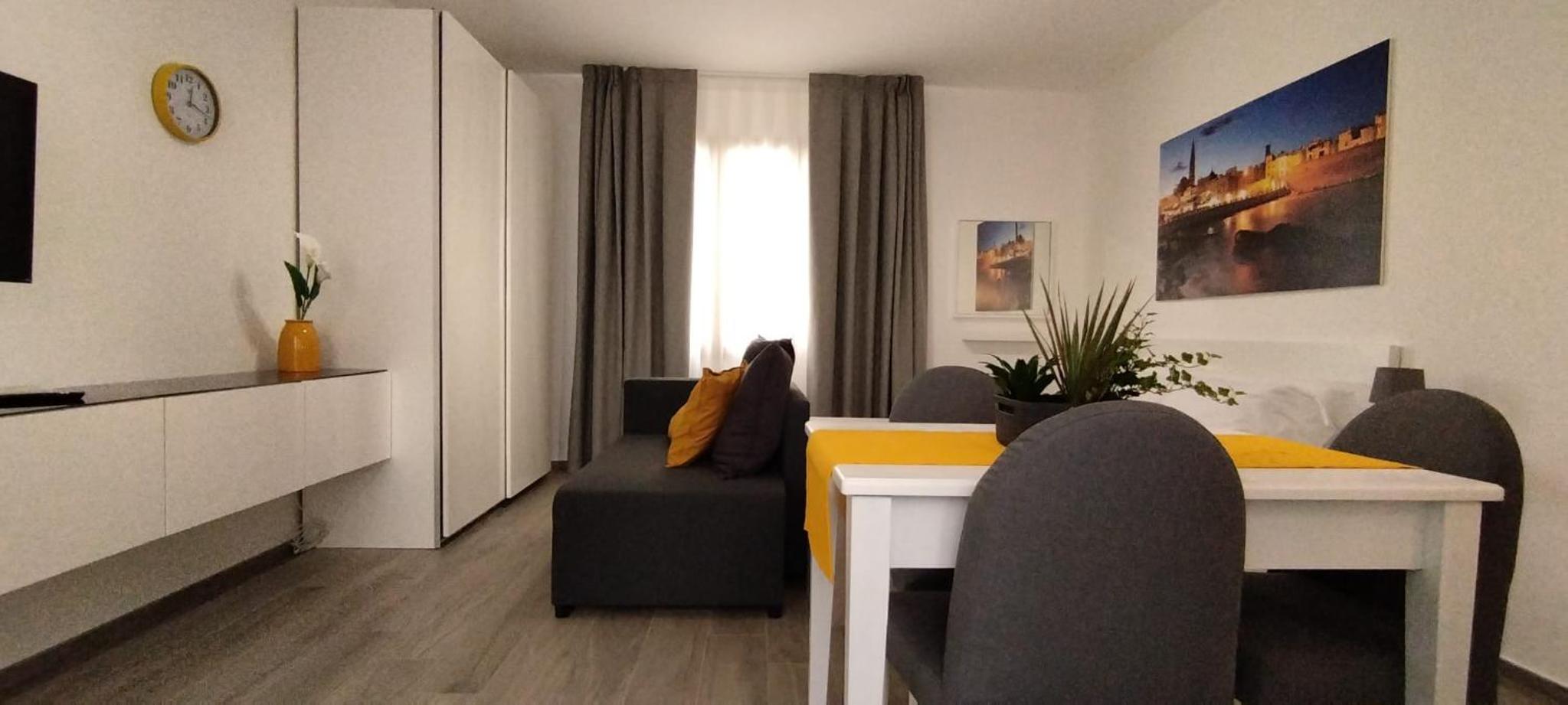 Studio Apartment with One Double Bed