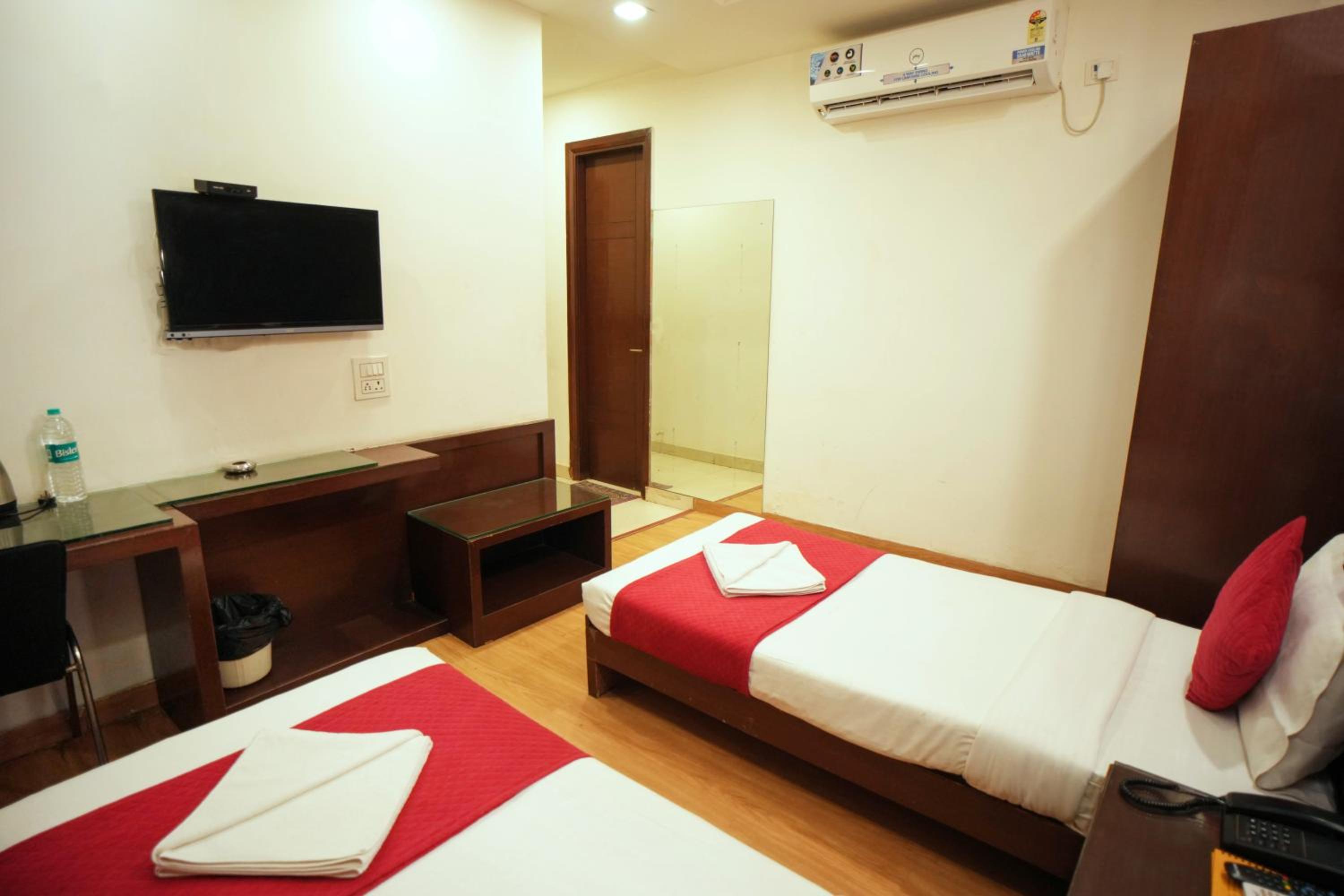 Deluxe Double or Twin Room photo 2