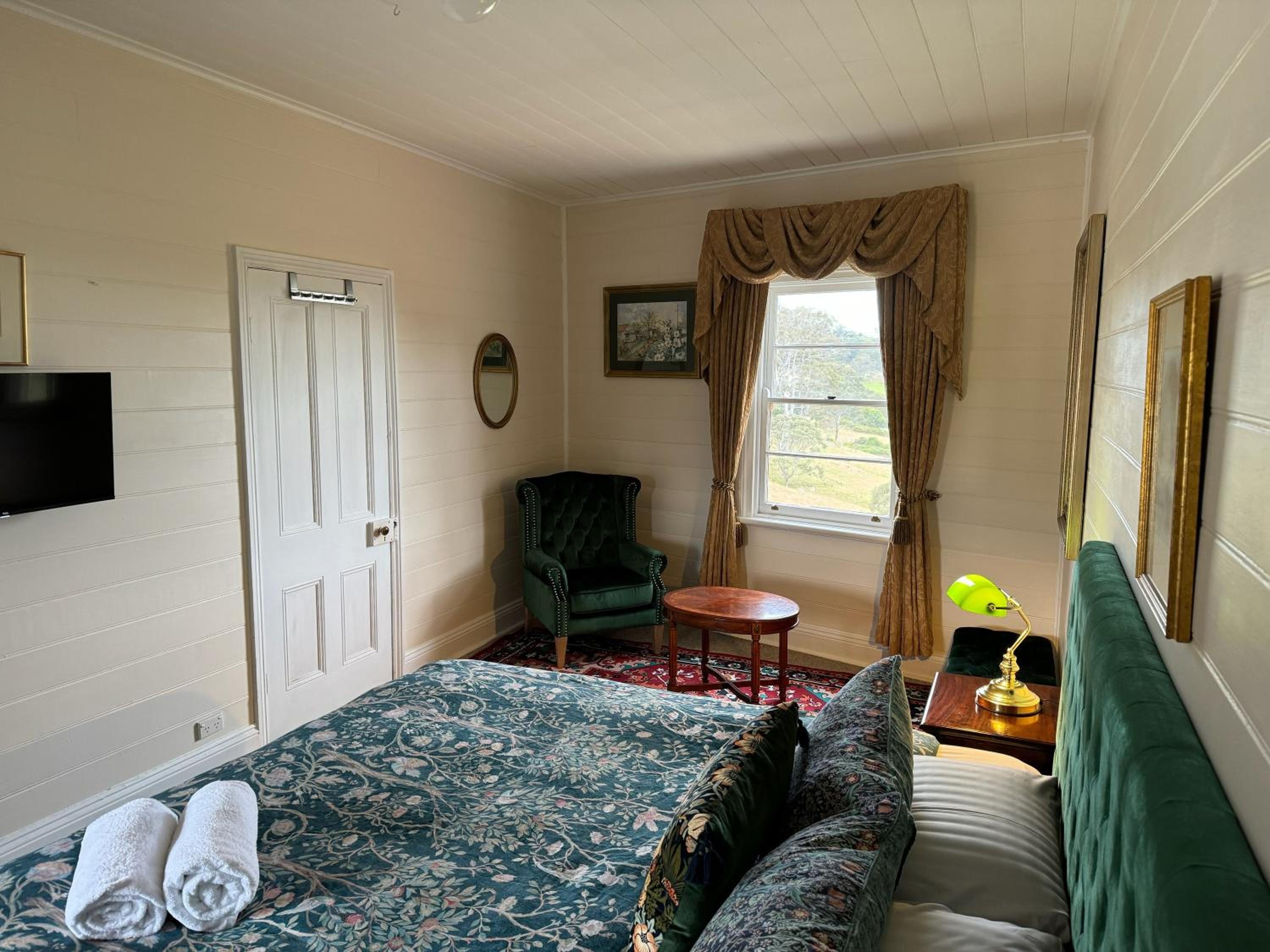 Queen Room With Private External Bathroom  photo 1